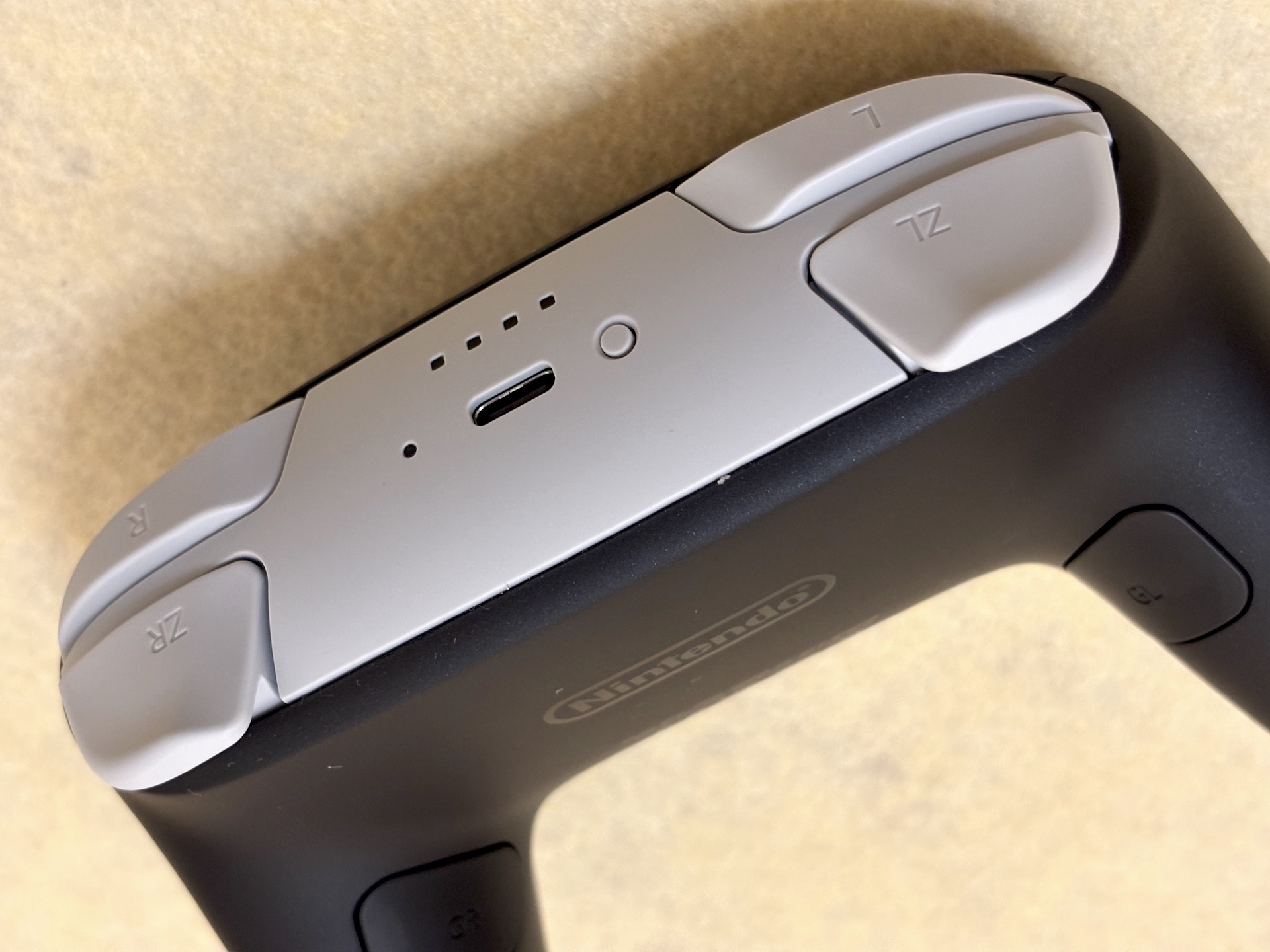 プロコン2は上面にUSB Type-Cのポートがある