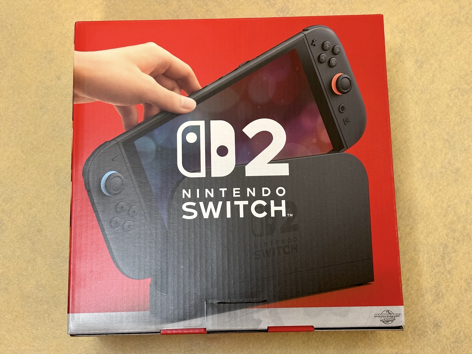 パッケージ裏面は、シンプルに本体の写真とロゴだけ