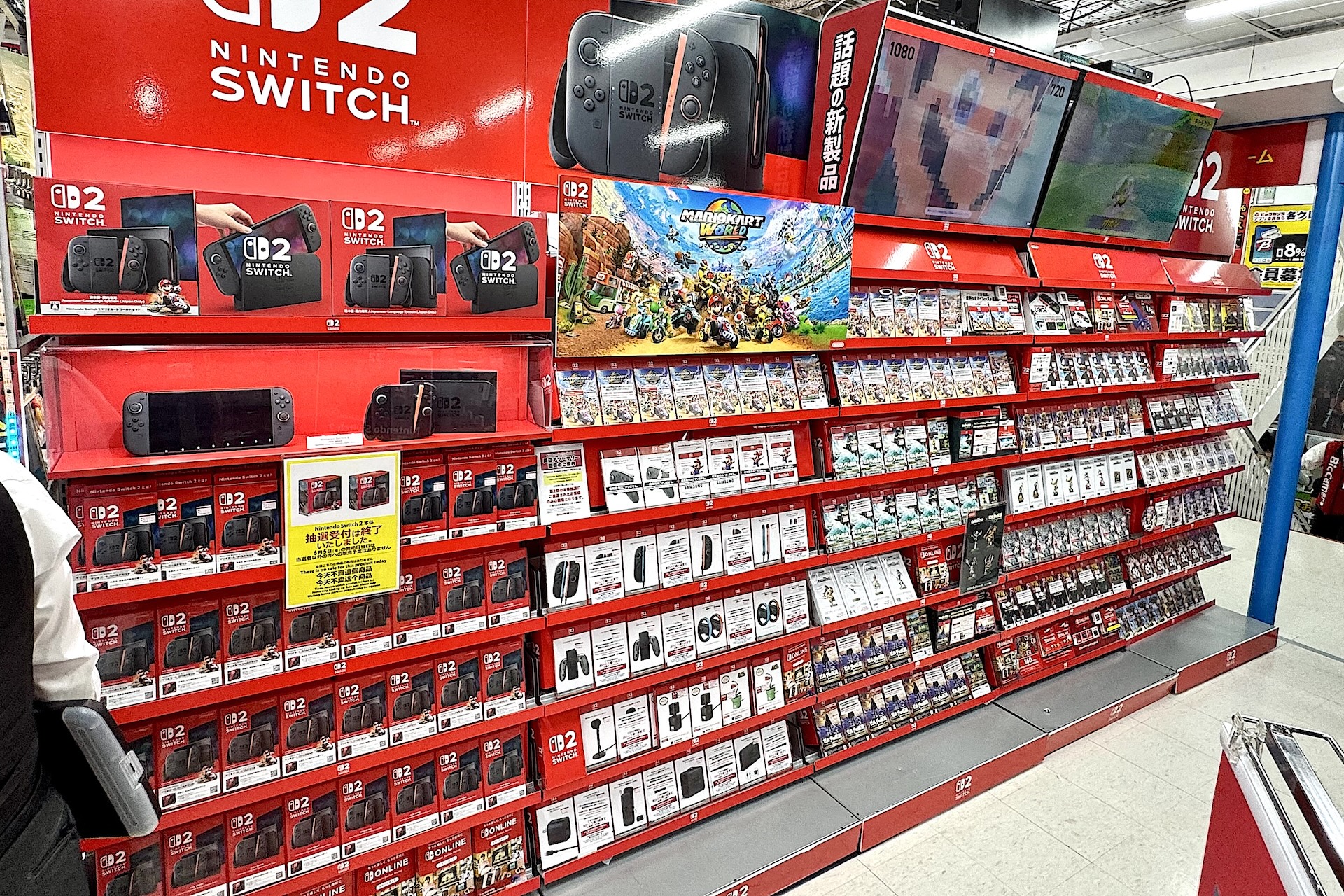 1階イベントスペースや店内の至るところに関連商品のコーナーが作られており、グッズなどが並べられている。思わずいろいろ買ってしまいそうだが、見て周るだけでも楽しい