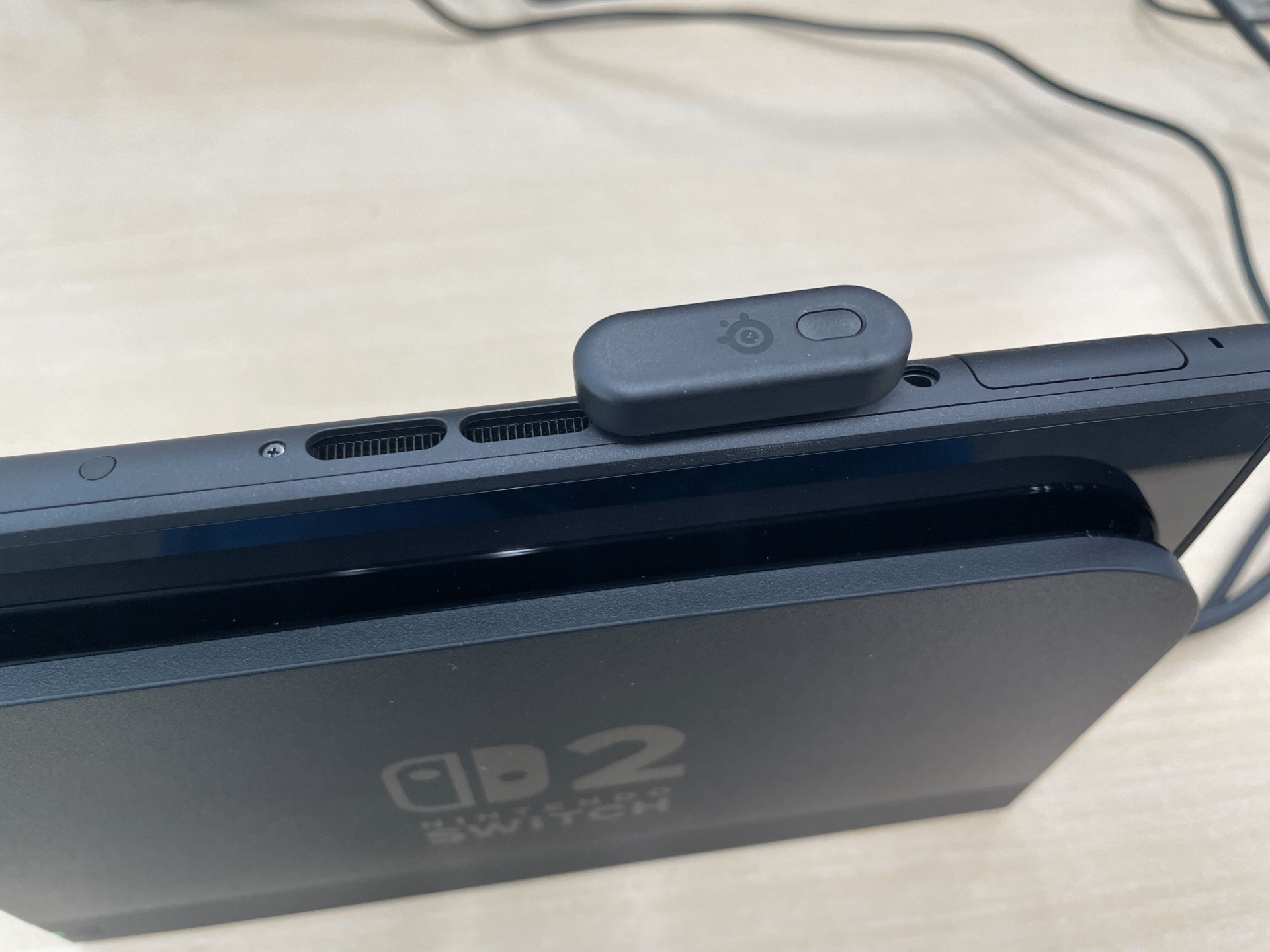 「Arctis GameBuds」のドングルをSwitch2に挿したところ