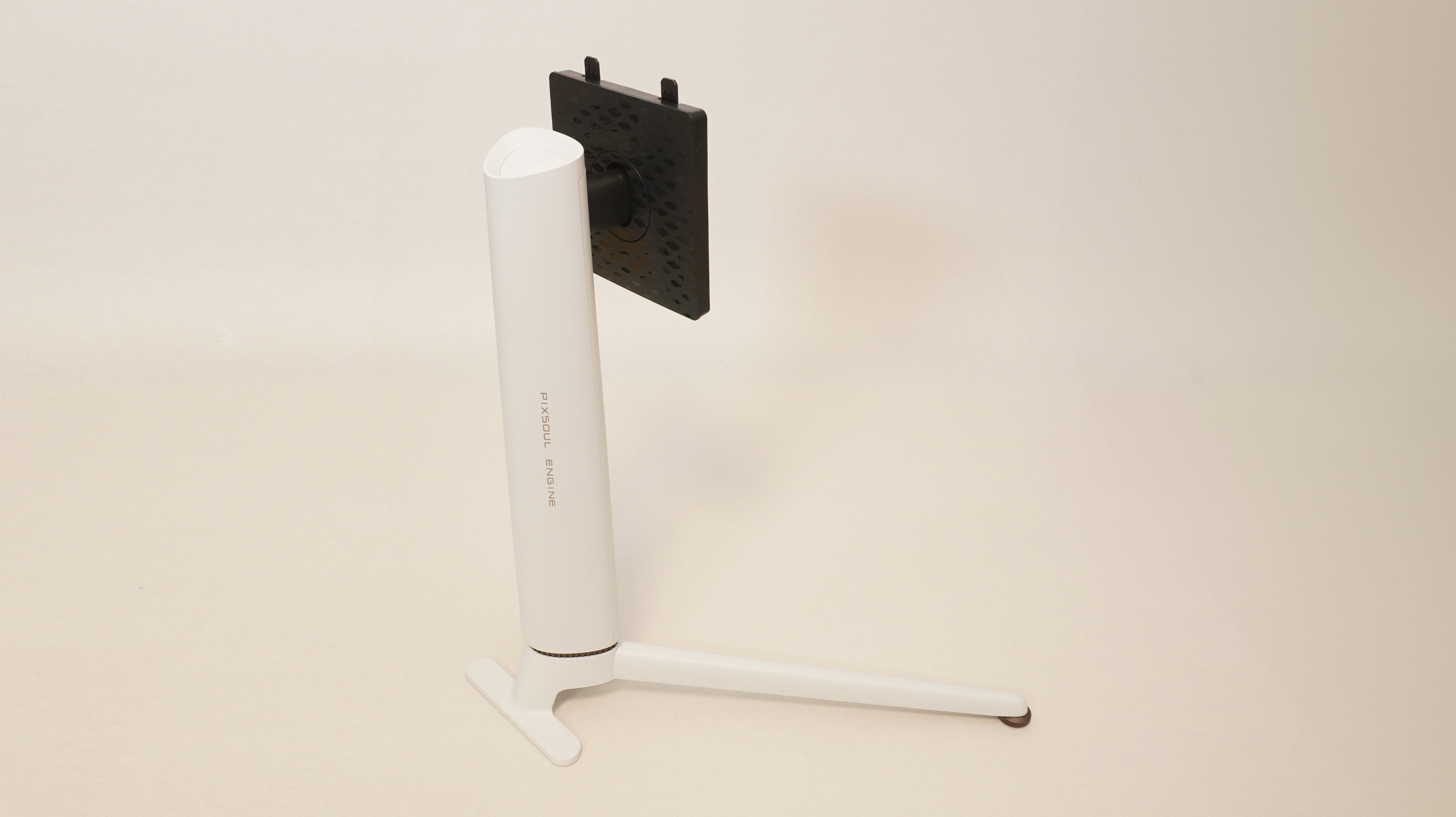 モニタースタンドを先に組み立てて、モニターをはめ込む