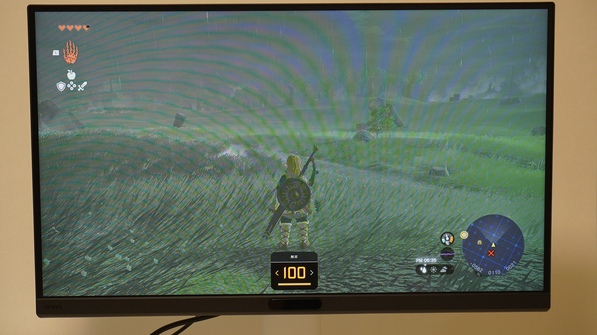 明るい場所では輝度が100になる