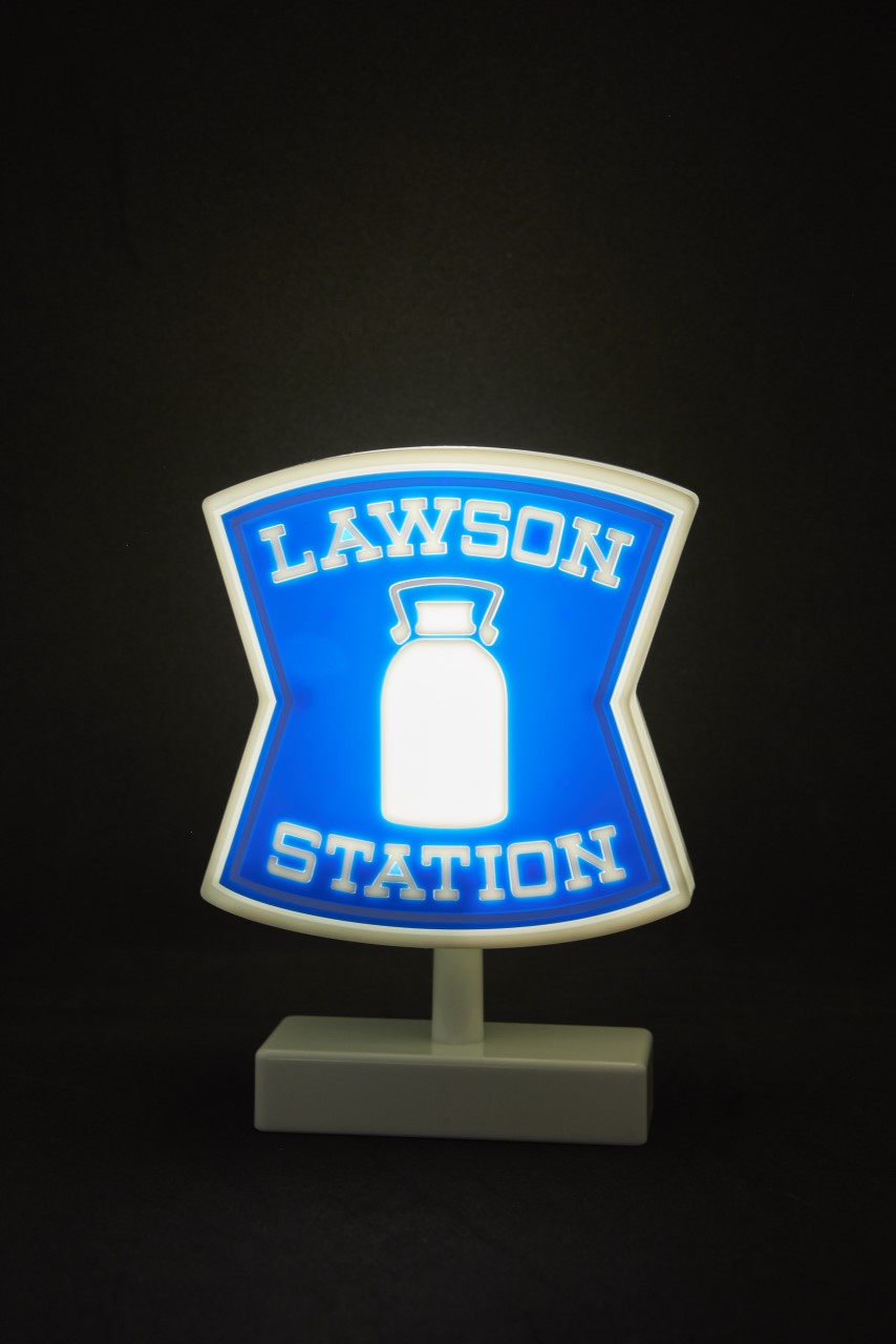 電球色と昼光色の２種類の光をそれぞれ2段階の明るさに調節できる