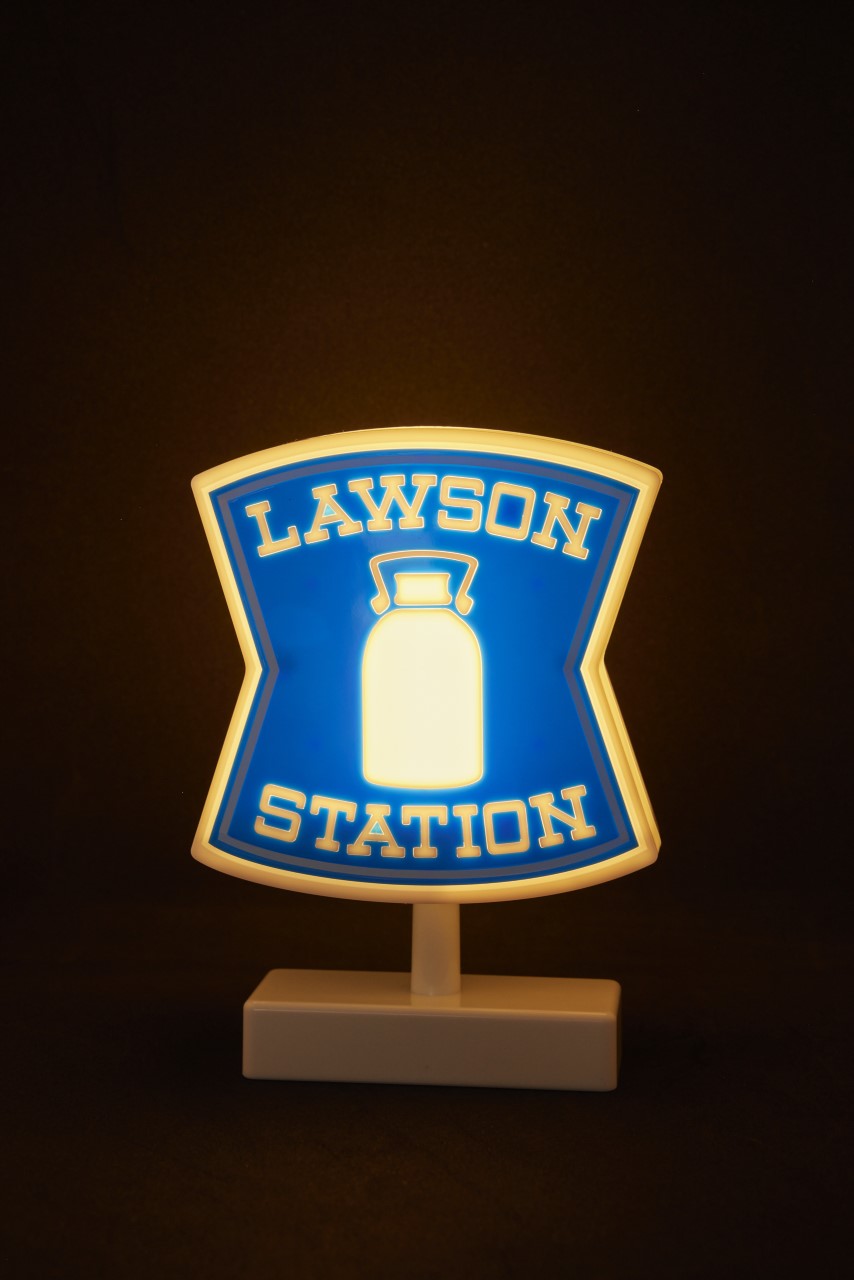 電球色と昼光色の２種類の光をそれぞれ2段階の明るさに調節できる