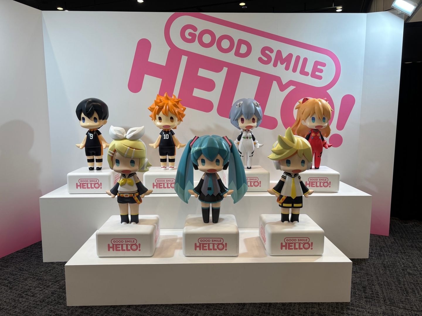 様々なフィギュアやプラモデルの展示が目白押し