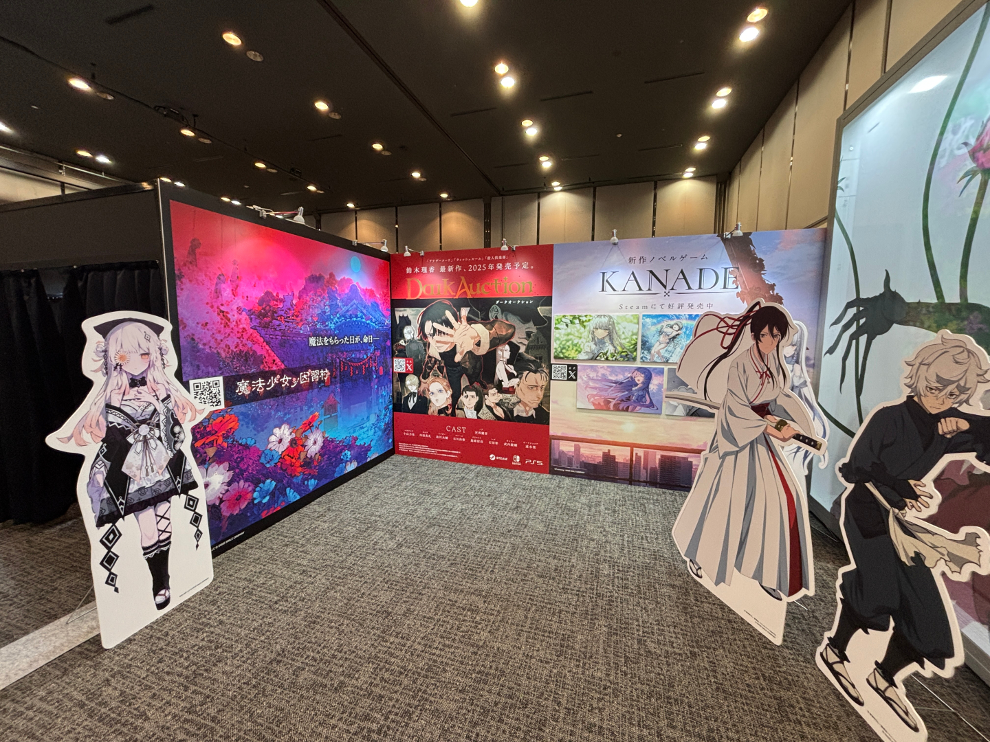 「KANADE」はヒロイン・カナデのパネルが設置！