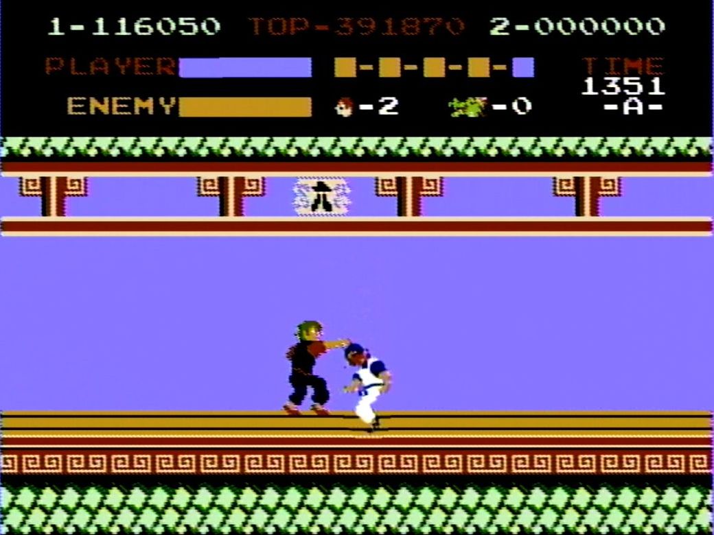 いかにも強そうな風貌のMr.Xは、機敏な動きでパンチ、キックを繰り出す