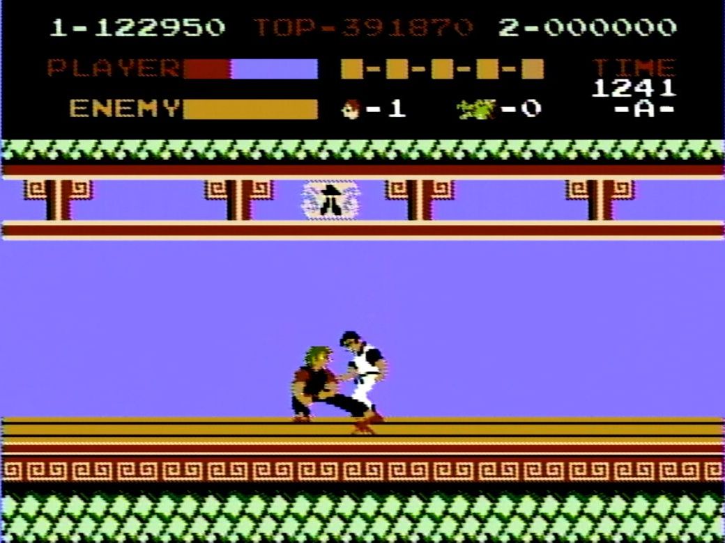 いかにも強そうな風貌のMr.Xは、機敏な動きでパンチ、キックを繰り出す