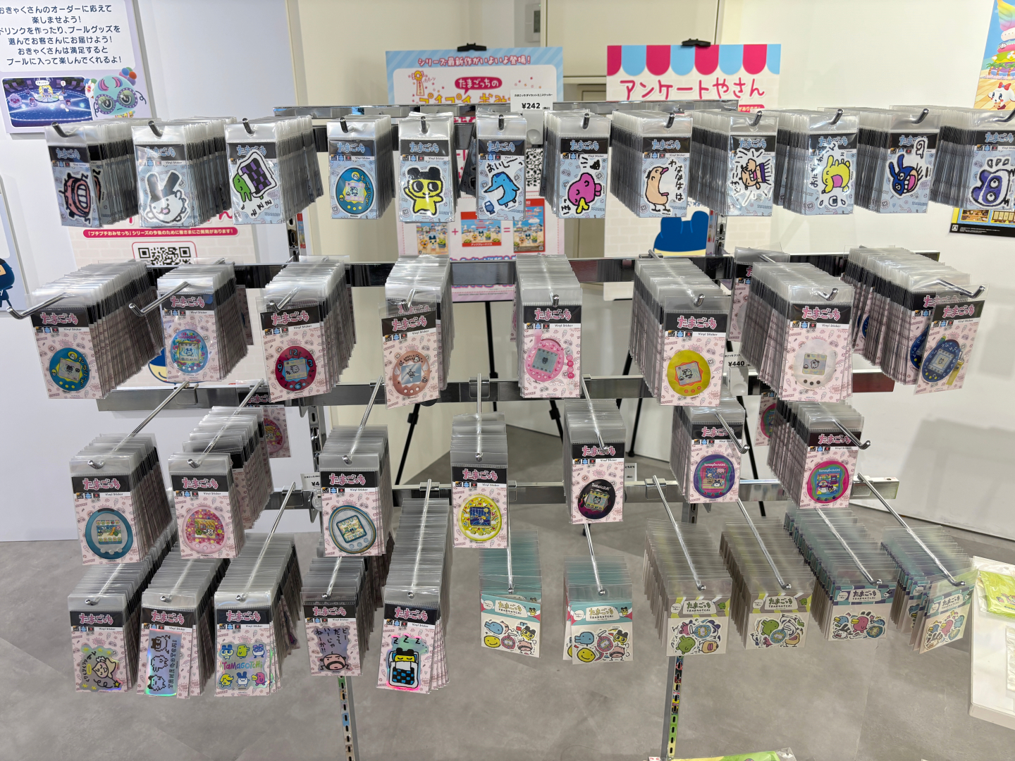 多彩なステッカーが用意