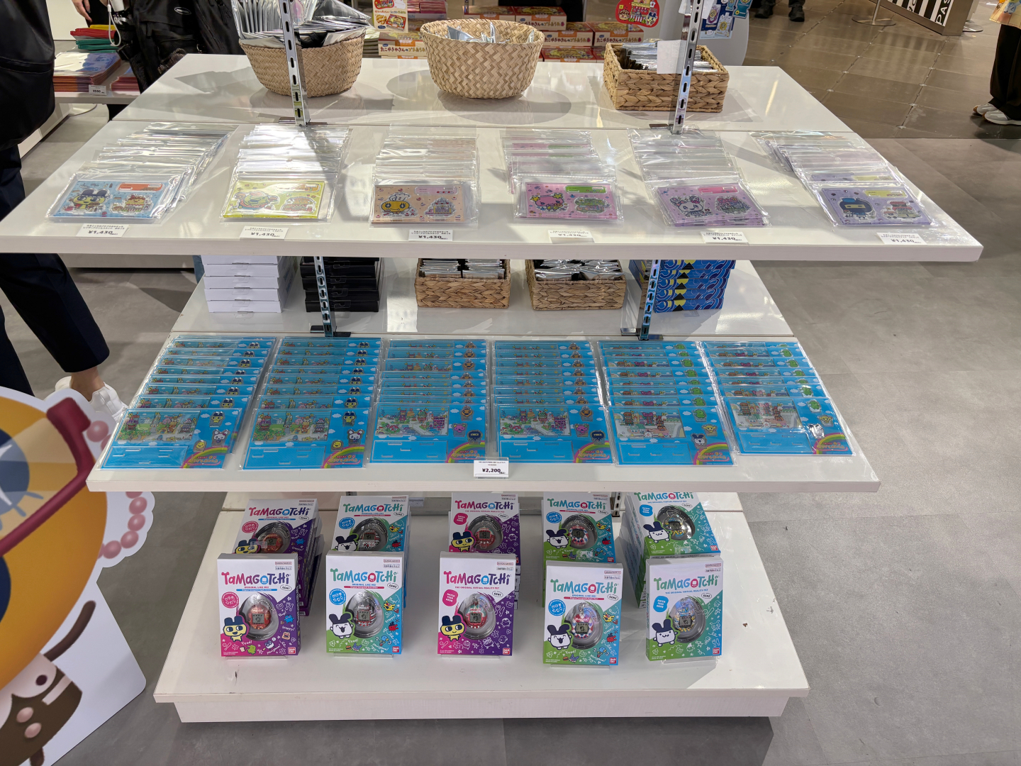 たまごっち本体やディスプレイ可能なアクリルジオラマ