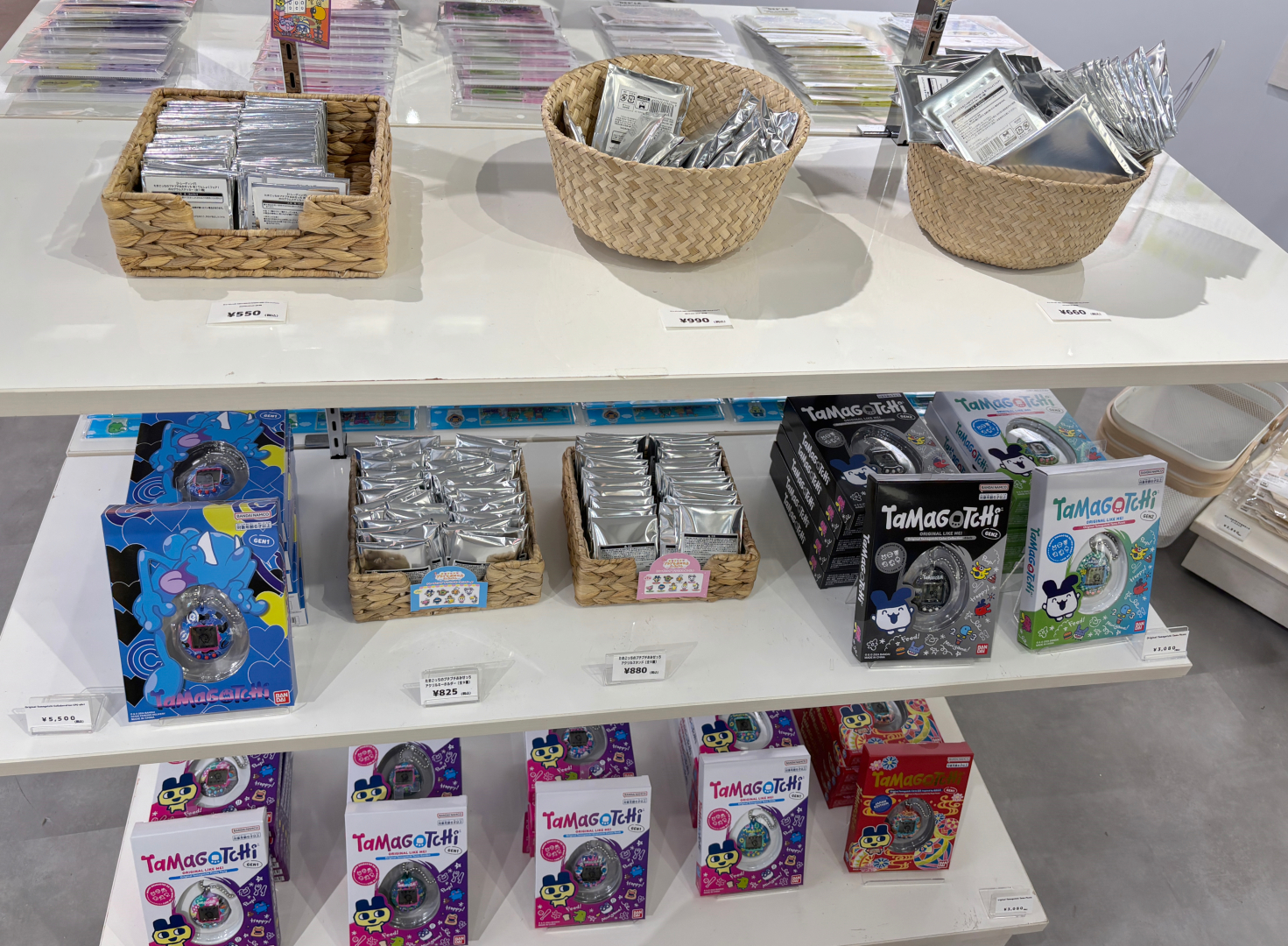 ブラインド仕様のアクスタなど