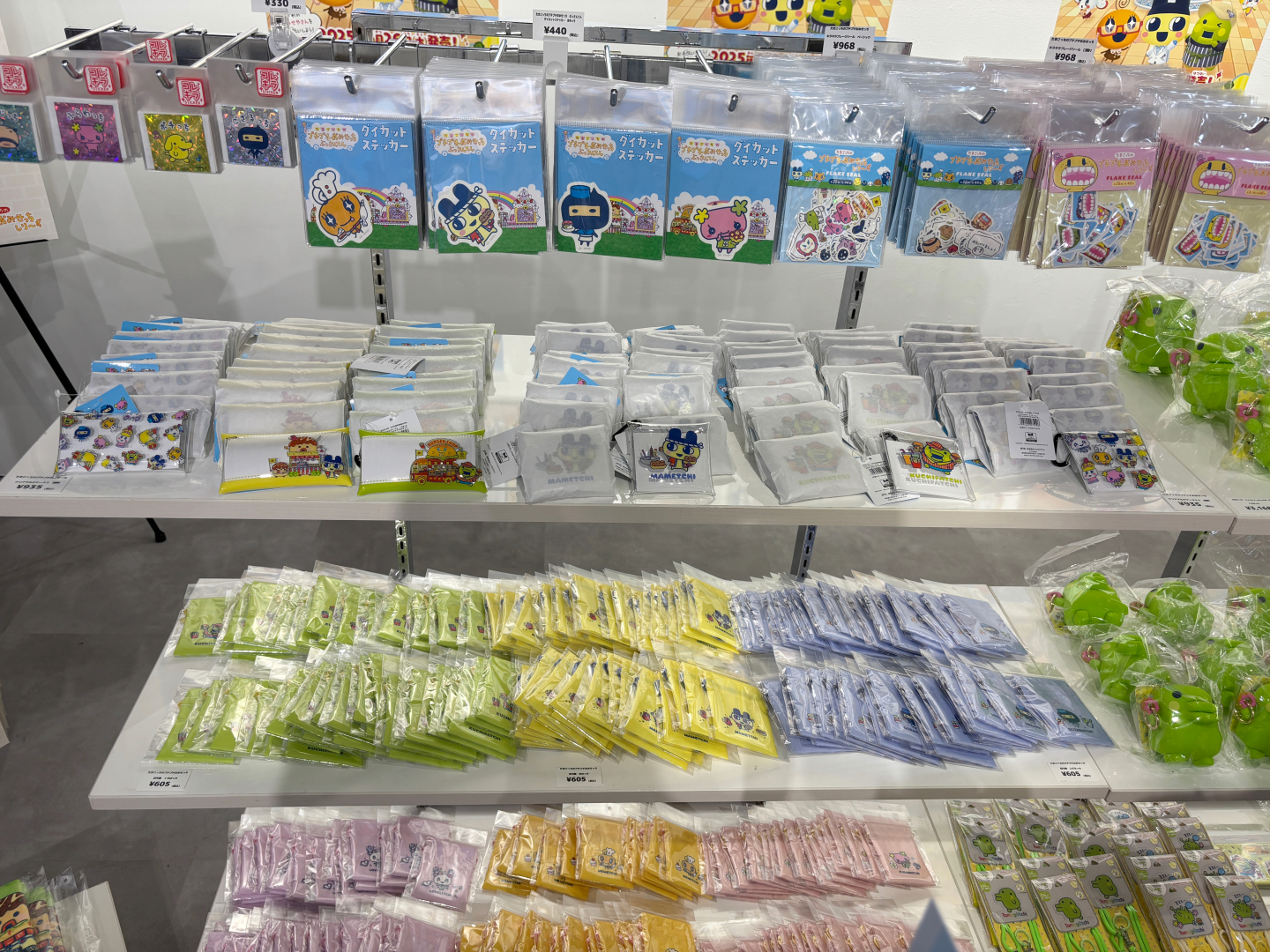 ステッカーや巾着