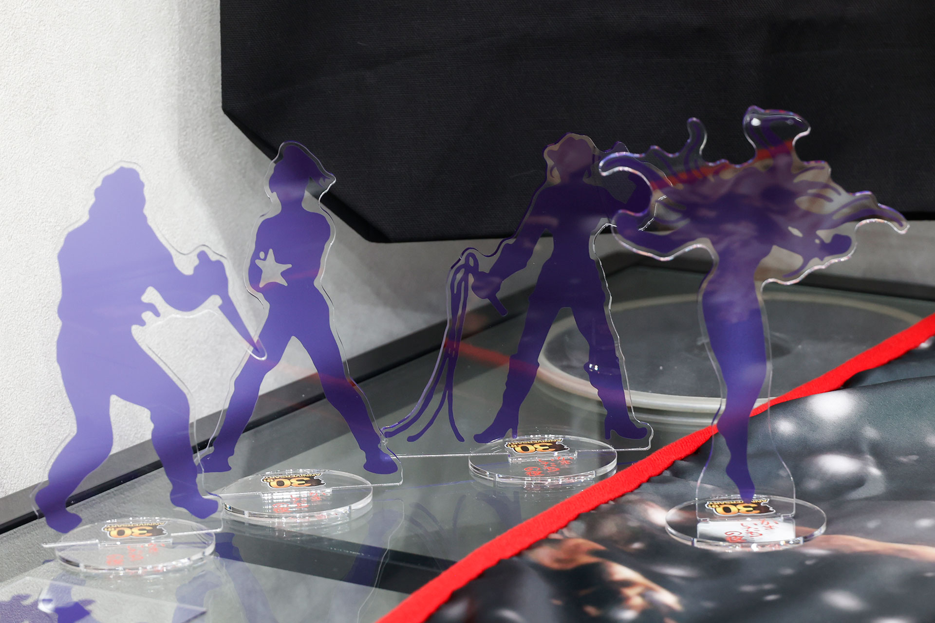 こちらが釜井達郎、小林今日子、篠崎みどり、真理の「アクリルスタンド」