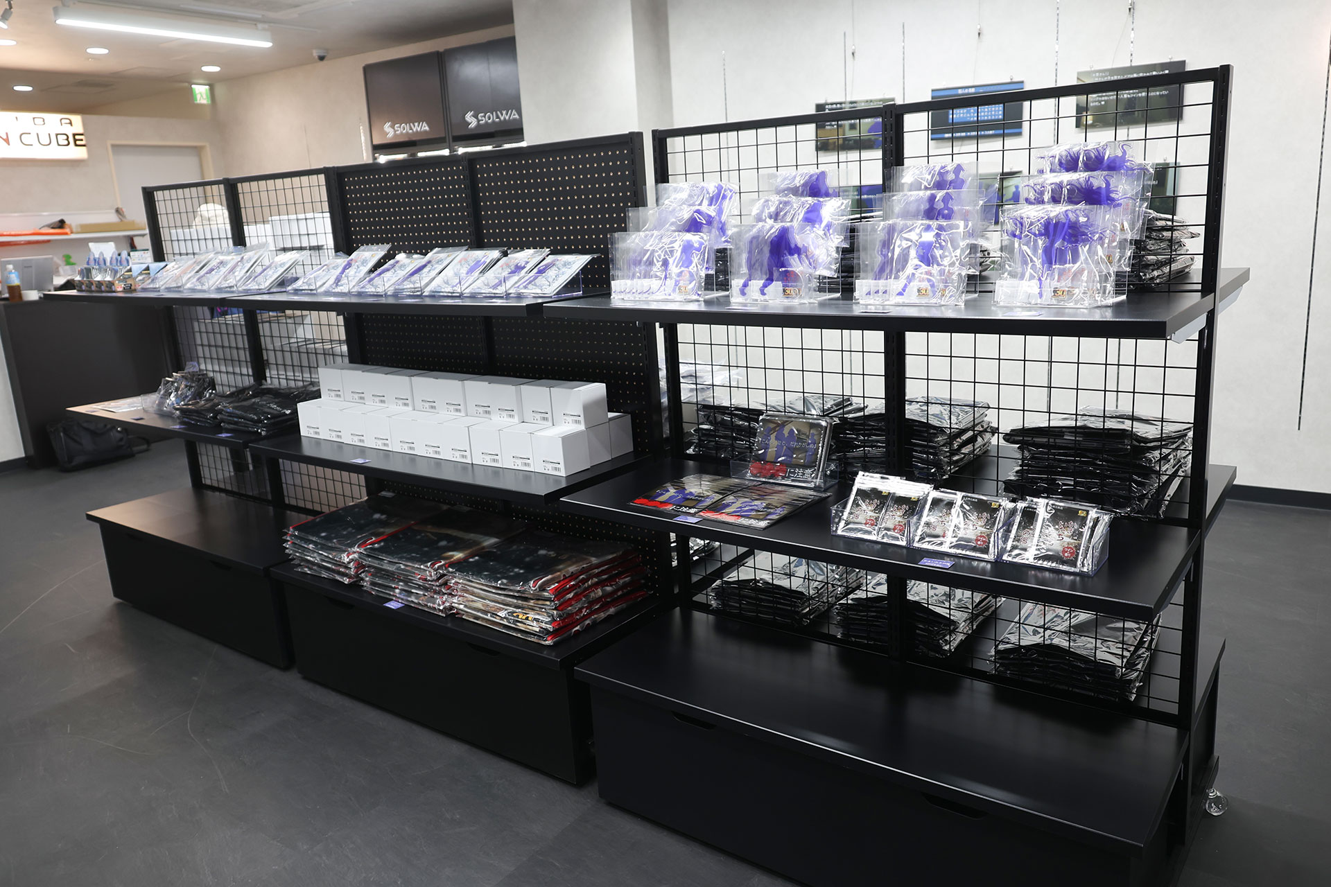 新旧のグッズが裏と表で別れているのでわかりやすい