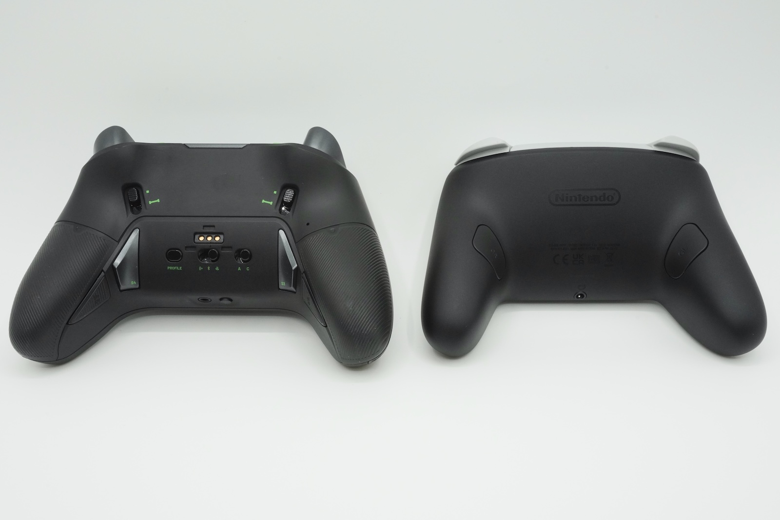 価格帯が違うこともあり「Switch2 Pro コントローラー」の機能はシンプル