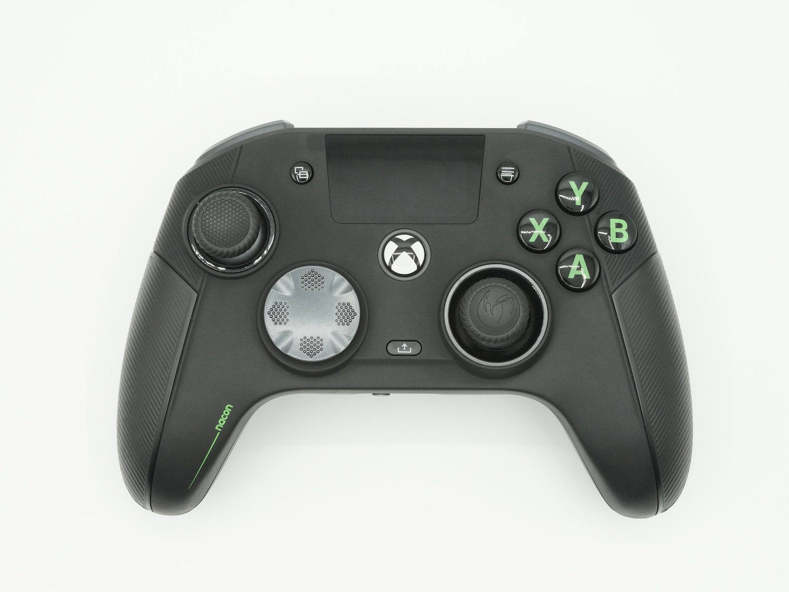 マットな質感で、全体的に落ち着いたデザインだ