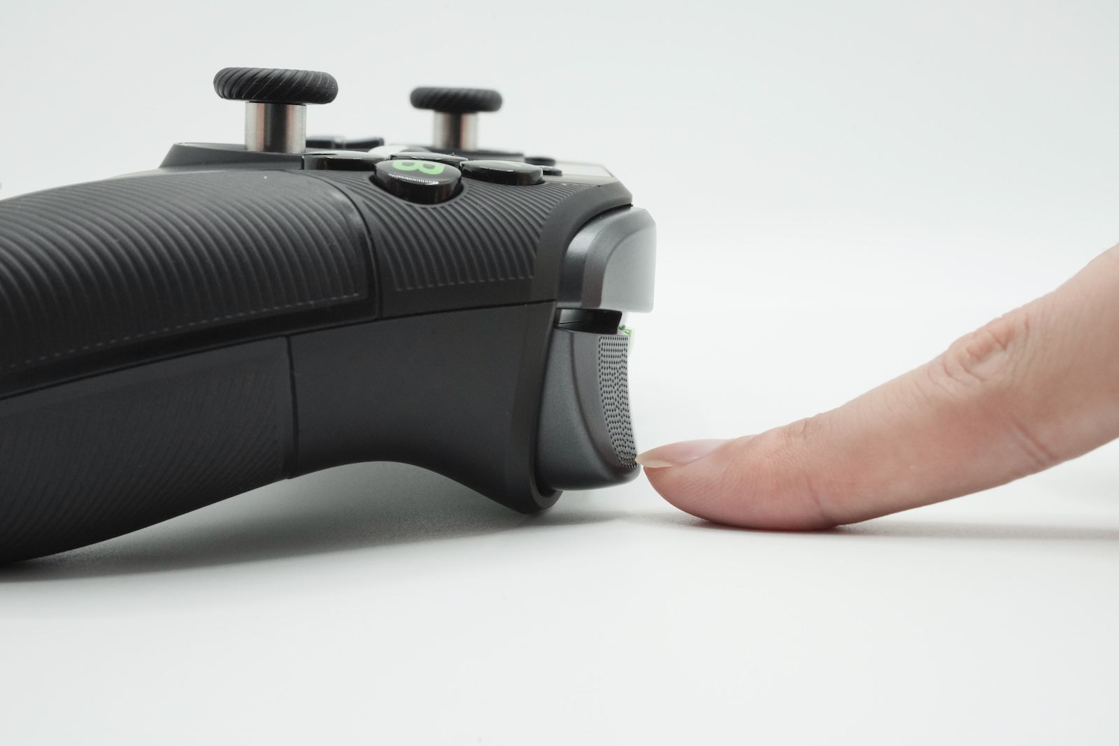 マイクロスイッチの時はカチカチとボタンのように扱うことができ、FPSといったシューティングに最適