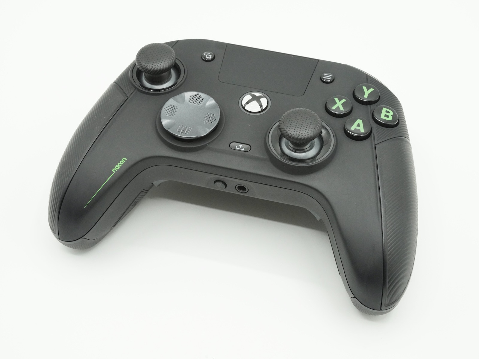 その上に凸型のヘッドパーツや……