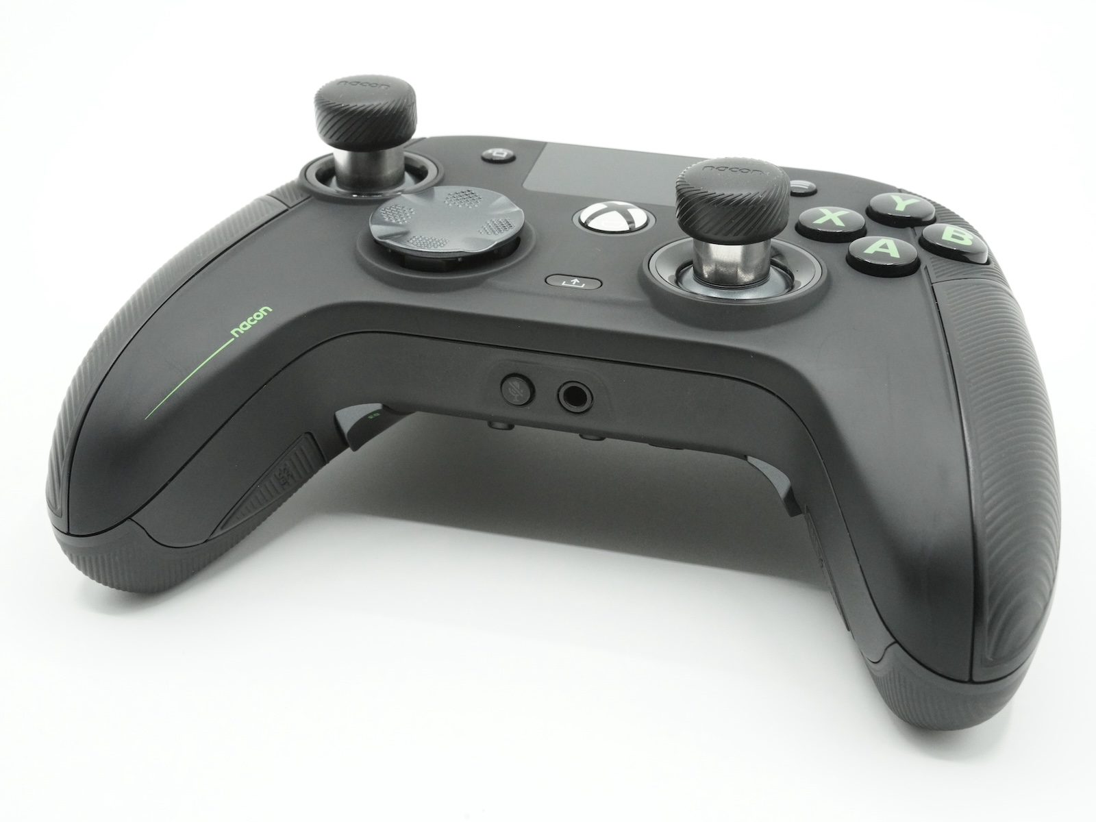 ゴム部分の分厚いヘッドパーツを装着可能だ