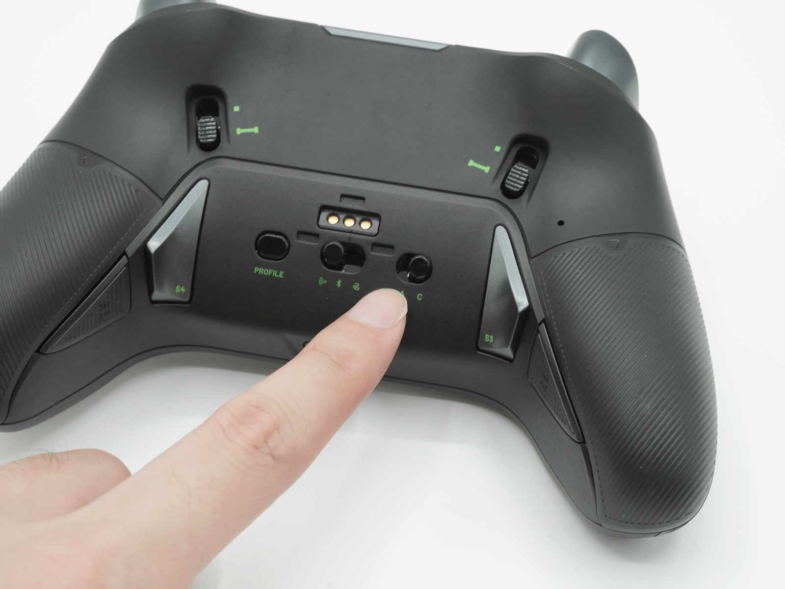 LCDスクリーンでの設定がメインのクラシックモードと、アプリ経由での設定がメインのアドバンストモードに切り替えできる