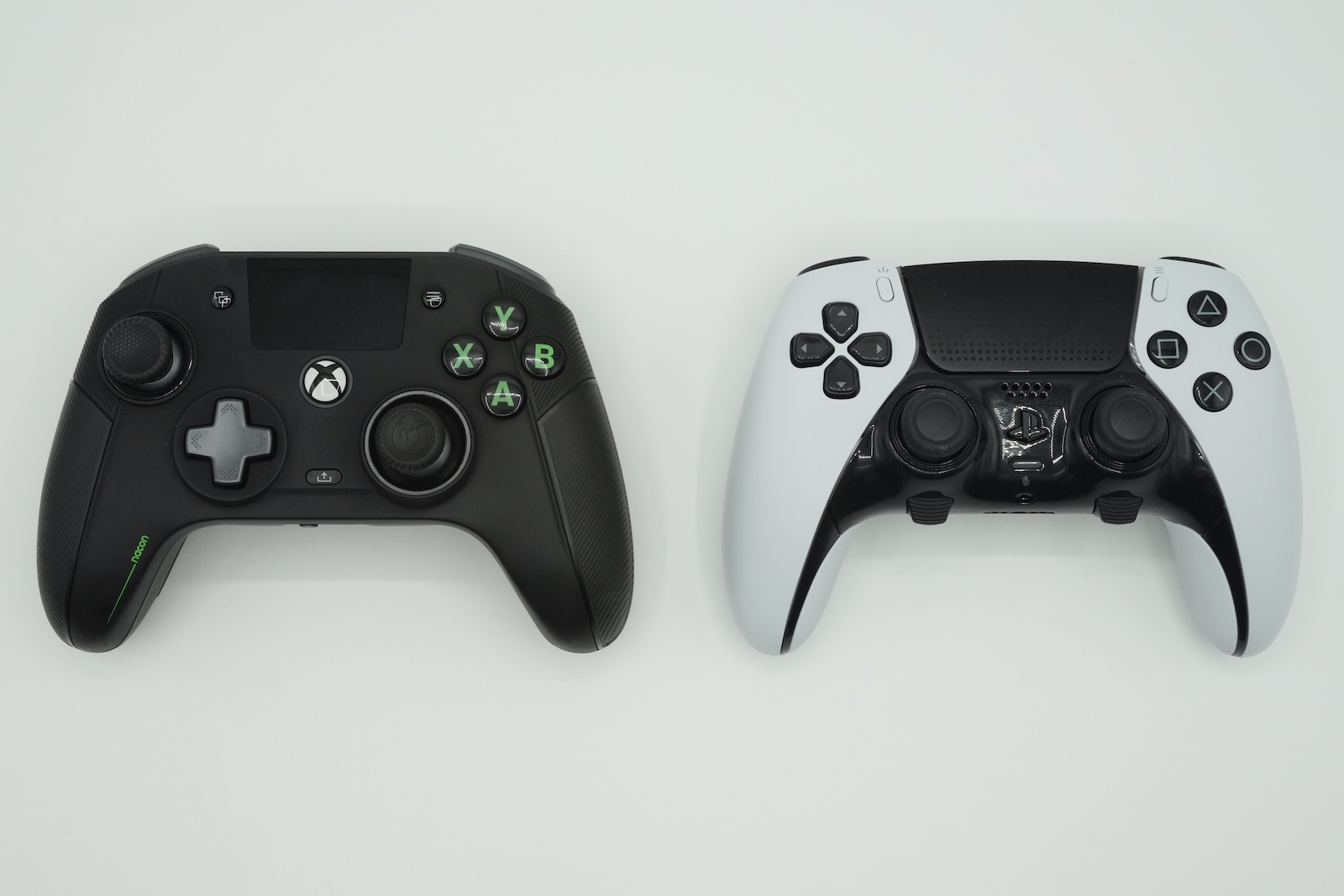 価格帯の近い「DualSense Edge」と「REVOLUTION X Unlimited」