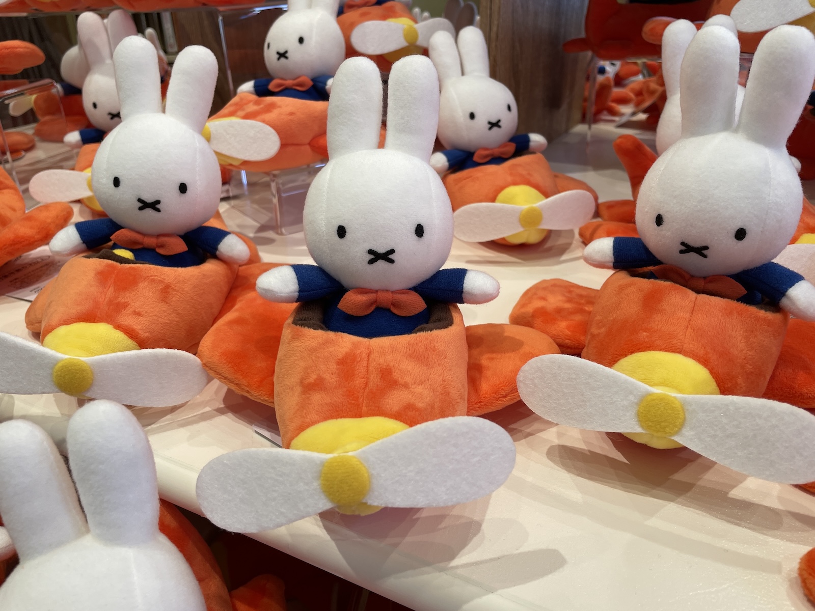 ひこうきミッフィーぬいぐるみ（価格：4,600円）