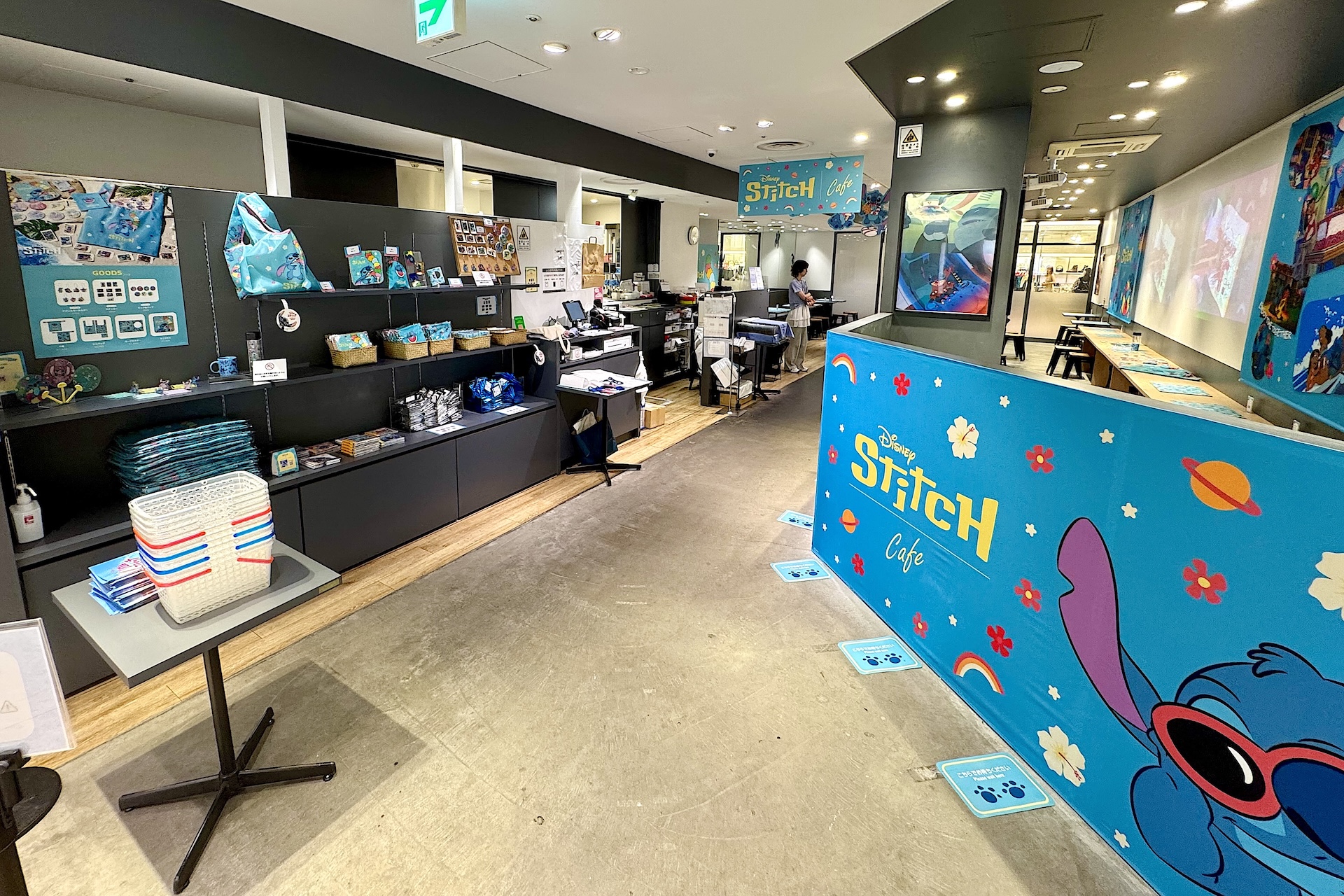 今回は東京での「スティッチ」OH MY CAFEの店舗にて内覧会が行なわれた。場所は新宿ルミネエストの地下1階。新宿駅から直結しているのでアクセスしやすいのも嬉しい