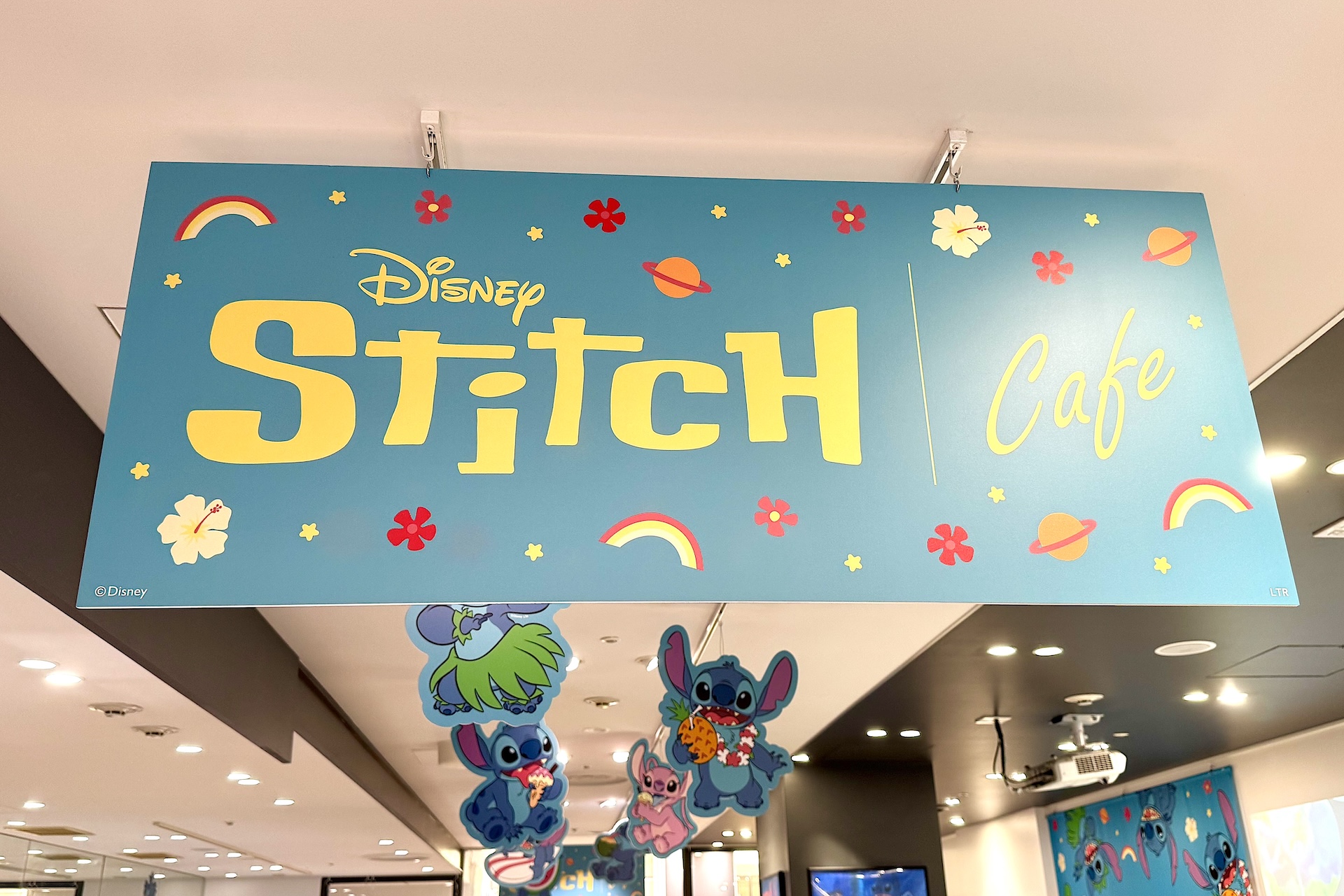 そのほか、様々な装飾が施されているので、ぜひ店内を見回わして写真撮影なども楽しんでほしい