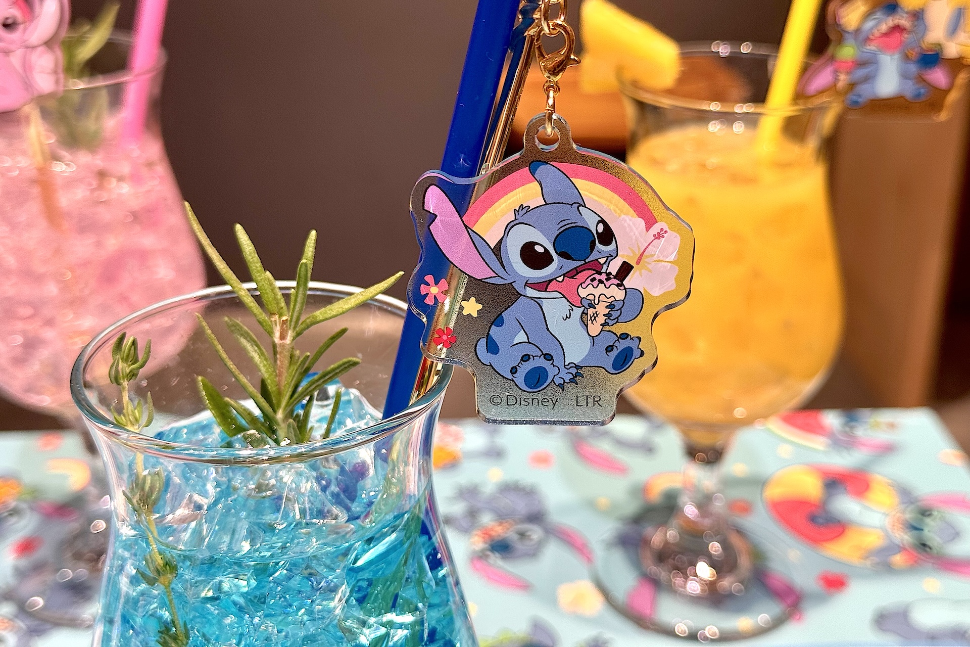 ＜スティッチ＞ブルーレモネード 990円