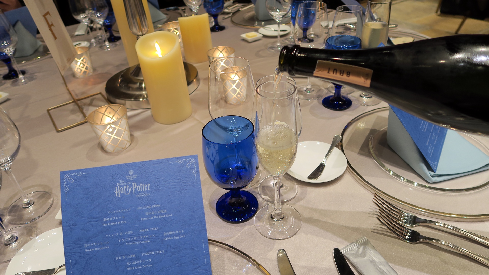 【ドリンク】ドリンクはシャンパン、ビール、ワイン白・赤、ソフトドリンクを飲むことができる。ドリンクとバゲットはおかわりも可能