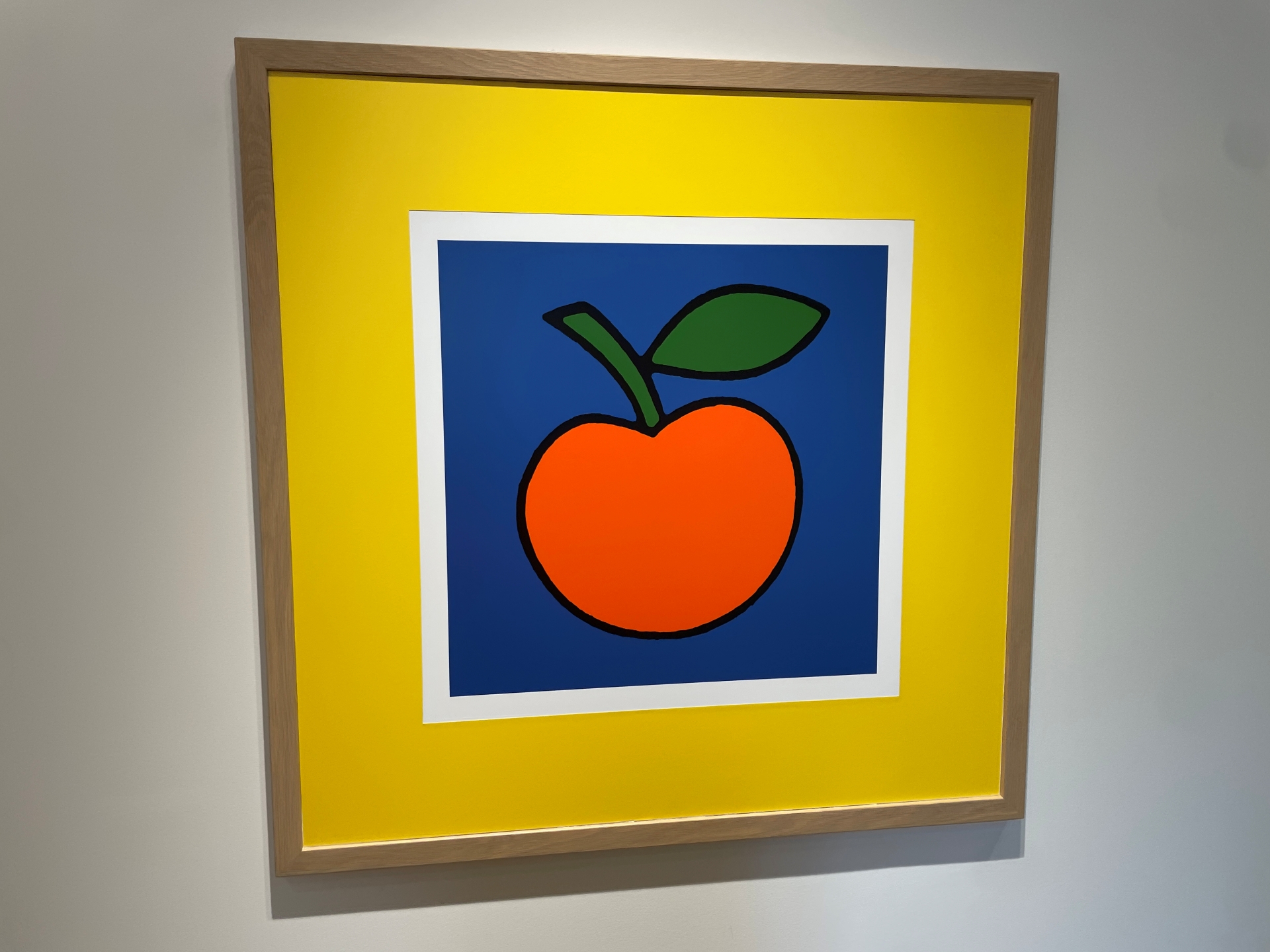 アートギャラリーをイメージした施設。額縁に入った絵はまさにアート