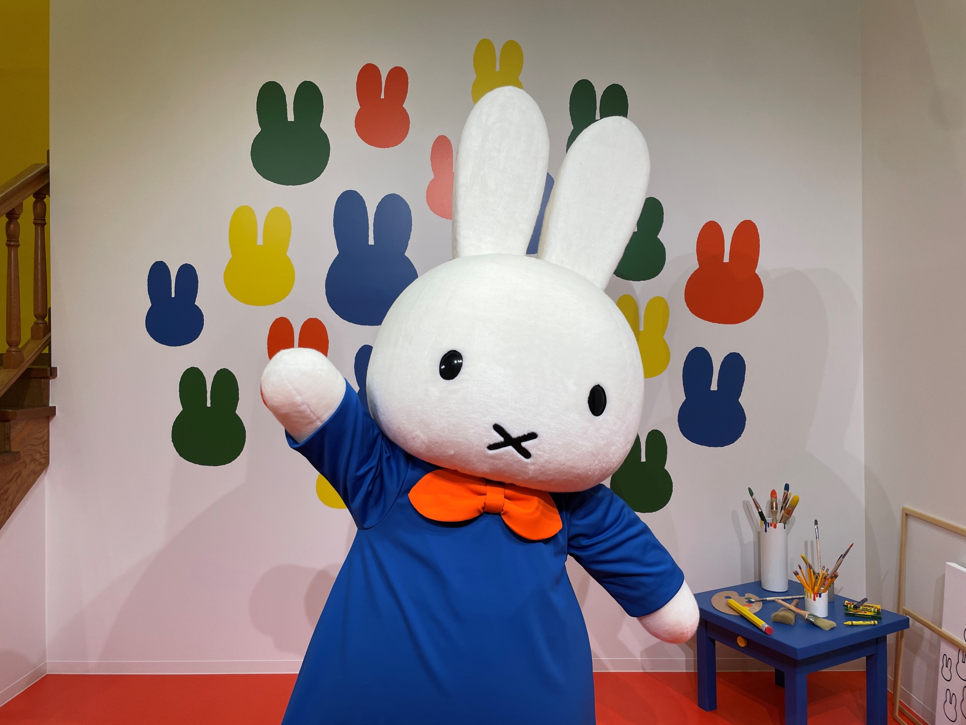 扉を開けるとミッフィーに会える！ 時間は限られているが、記念撮影が可能だ