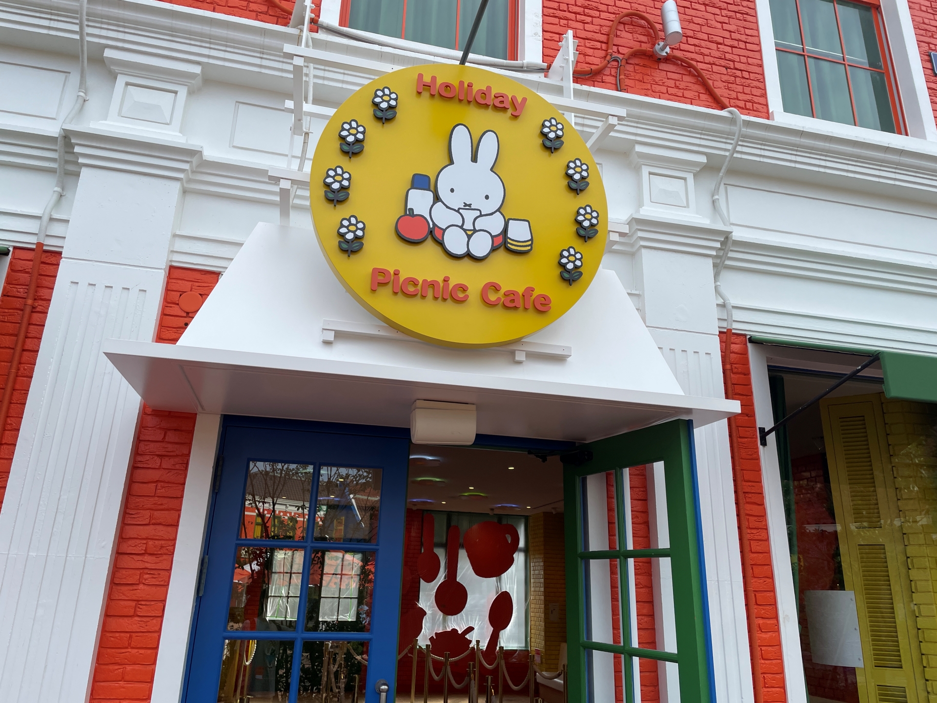 やや落ち着いた雰囲気のカフェ