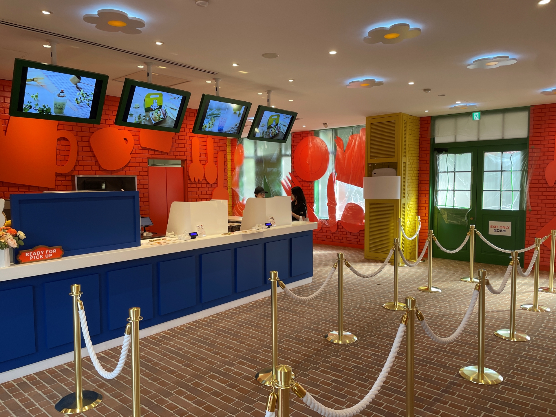 やや落ち着いた雰囲気のカフェ