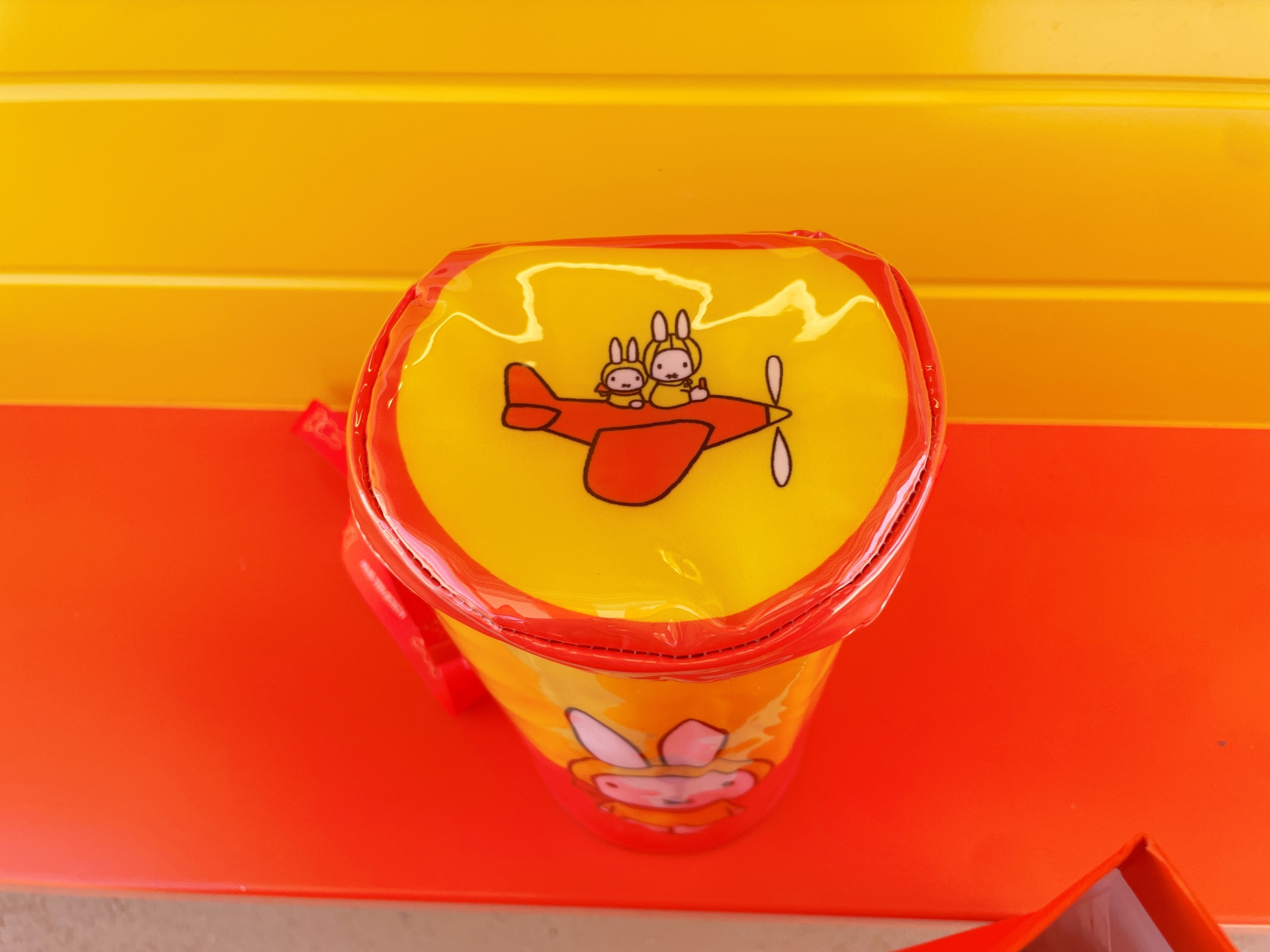 ポップコーン販売ワゴン。ケースも購入可能（ケース付きで2,500円）