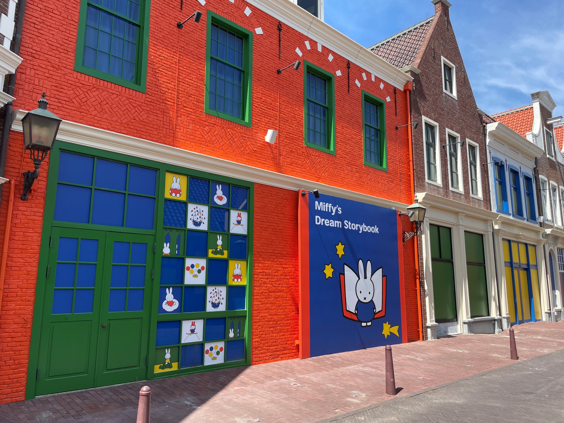 こちらは2025年秋オープン予定の「ミッフィーのドリームストーリーブック」。すでに外観はできていた。ウォークスルー型のアトラクションになるという