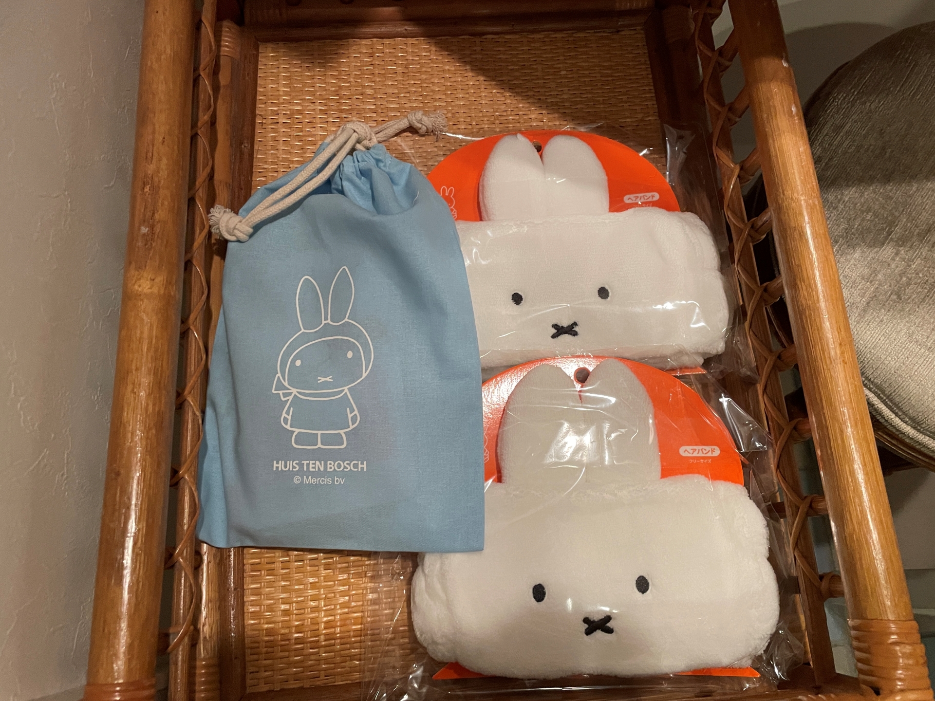 こちらが新デザインの「ミッフィールーム」。家具、食器、アメニティに至るまでミッフィーで統一されている