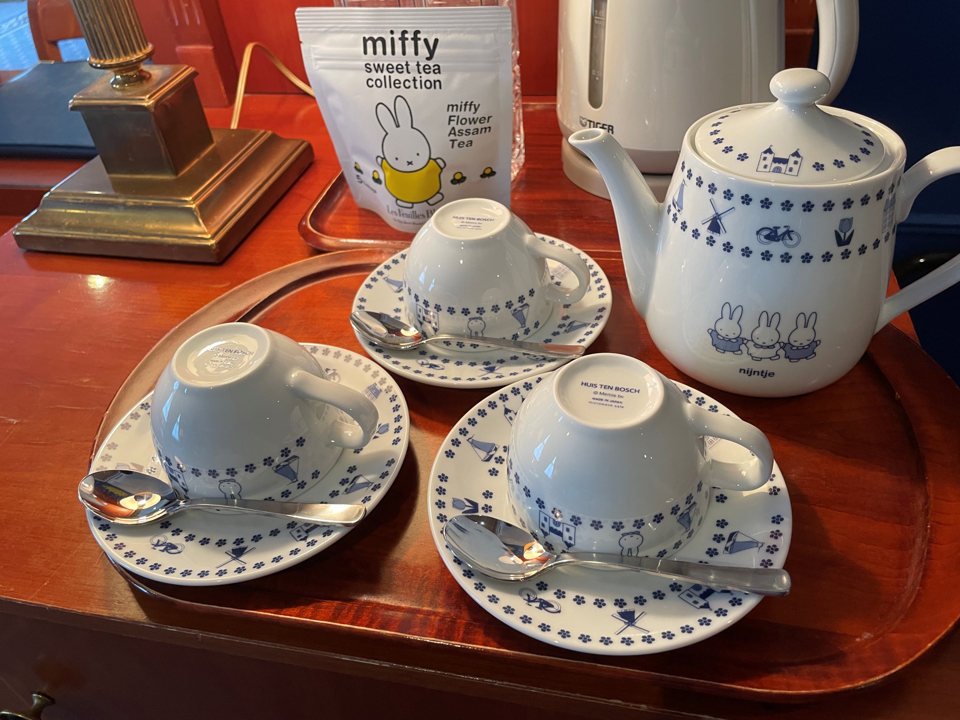 こちらが新デザインの「ミッフィールーム」。家具、食器、アメニティに至るまでミッフィーで統一されている