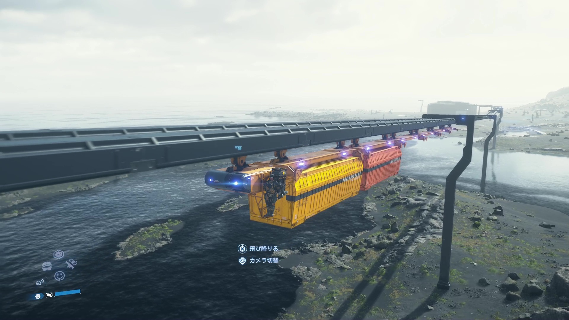 大量の荷物や車両を運搬できるモノレール。ファストトラベルではないため、移動シーンはスキップすることができない。のんびり眺めを楽しもう