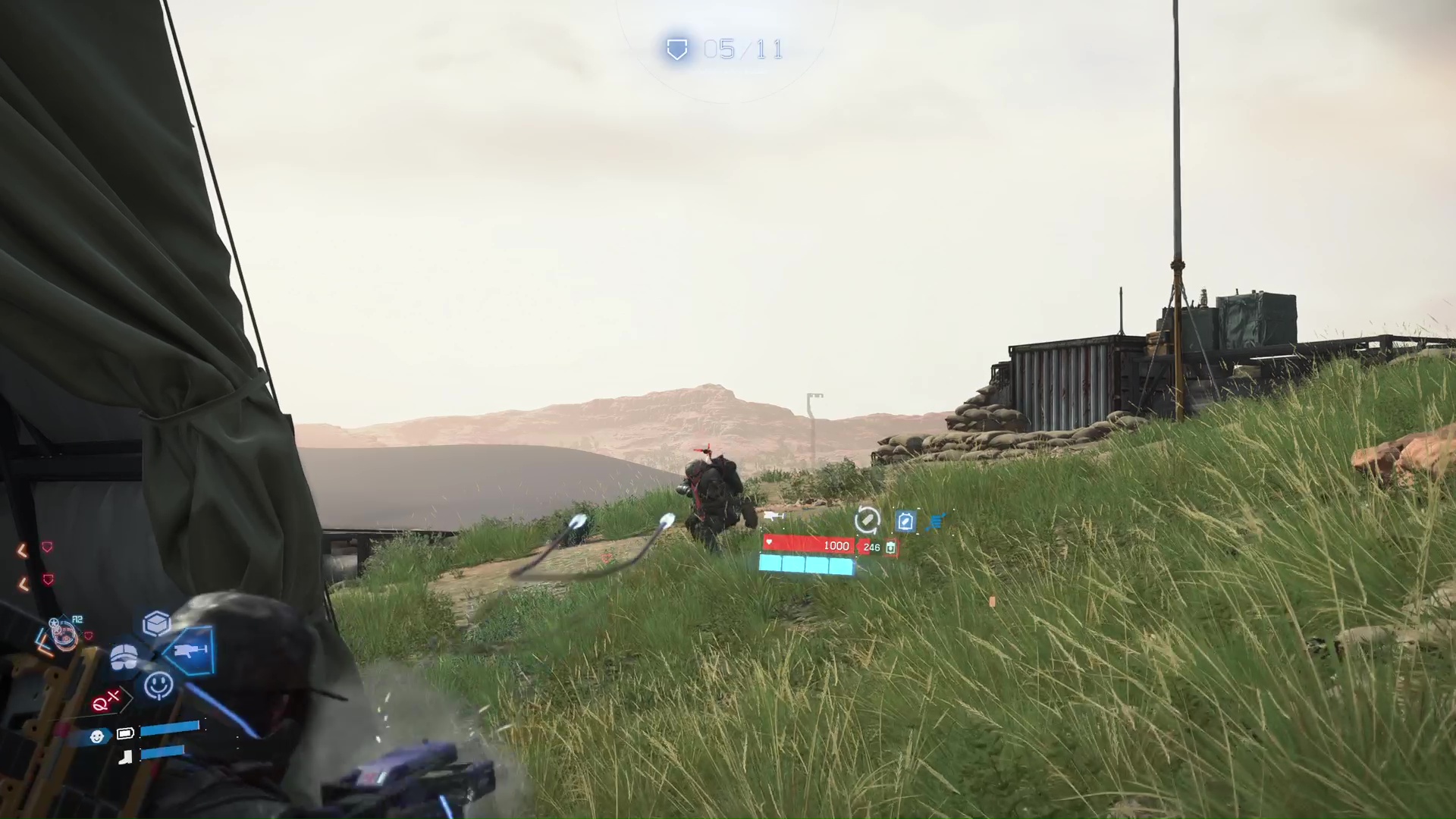 ロープで繋がった2つの分銅を撃ち出して捕縛するボーラガン。筆者お気に入りの対人間武器で、ヘッドショットなら一撃で相手を昏倒させる