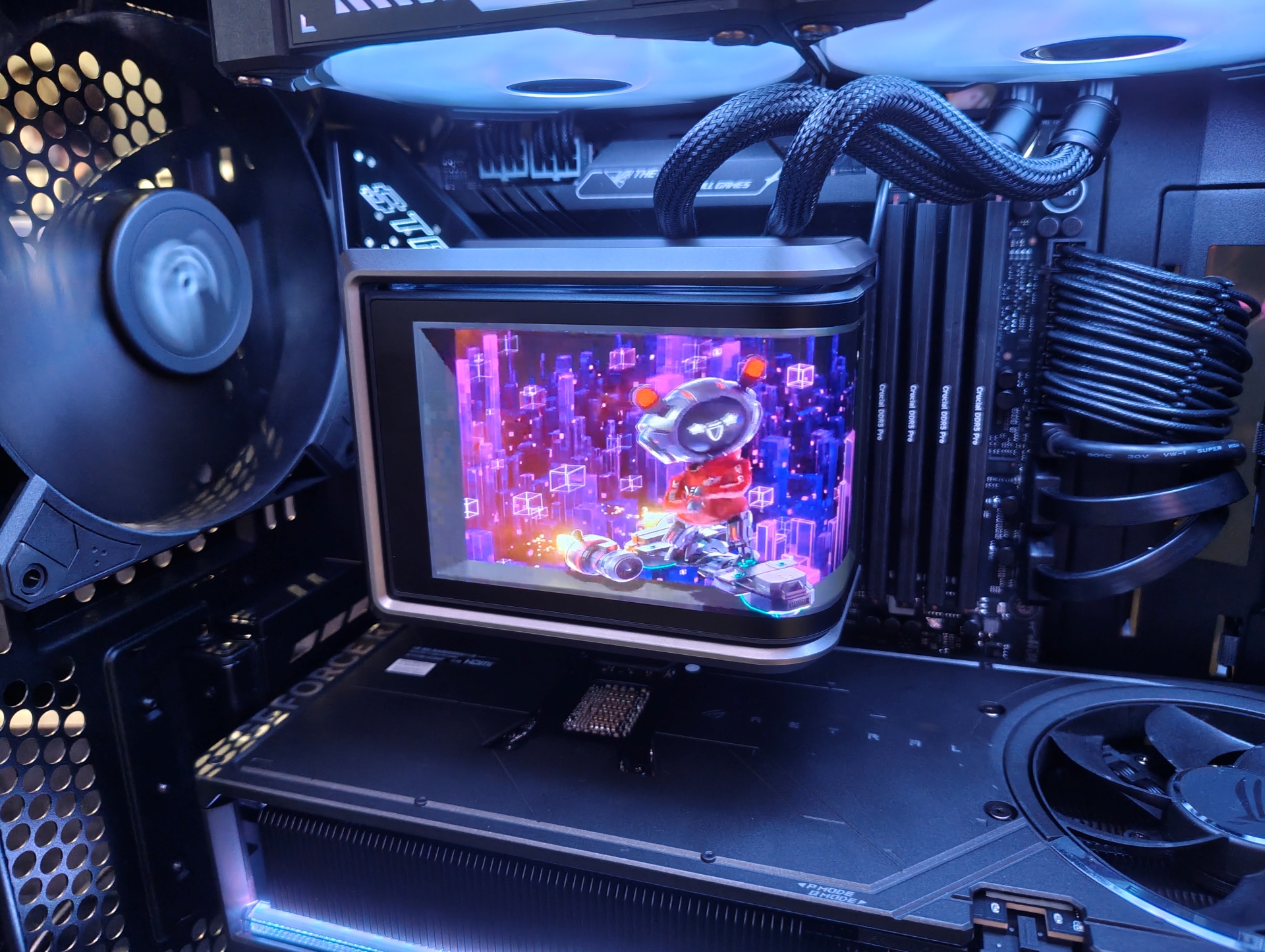 CPUクーラーに曲面AMOLEDディスプレイを備える異色のゲーミングCPUクーラー「ROG RYUO IV SLC 360 ARGB」