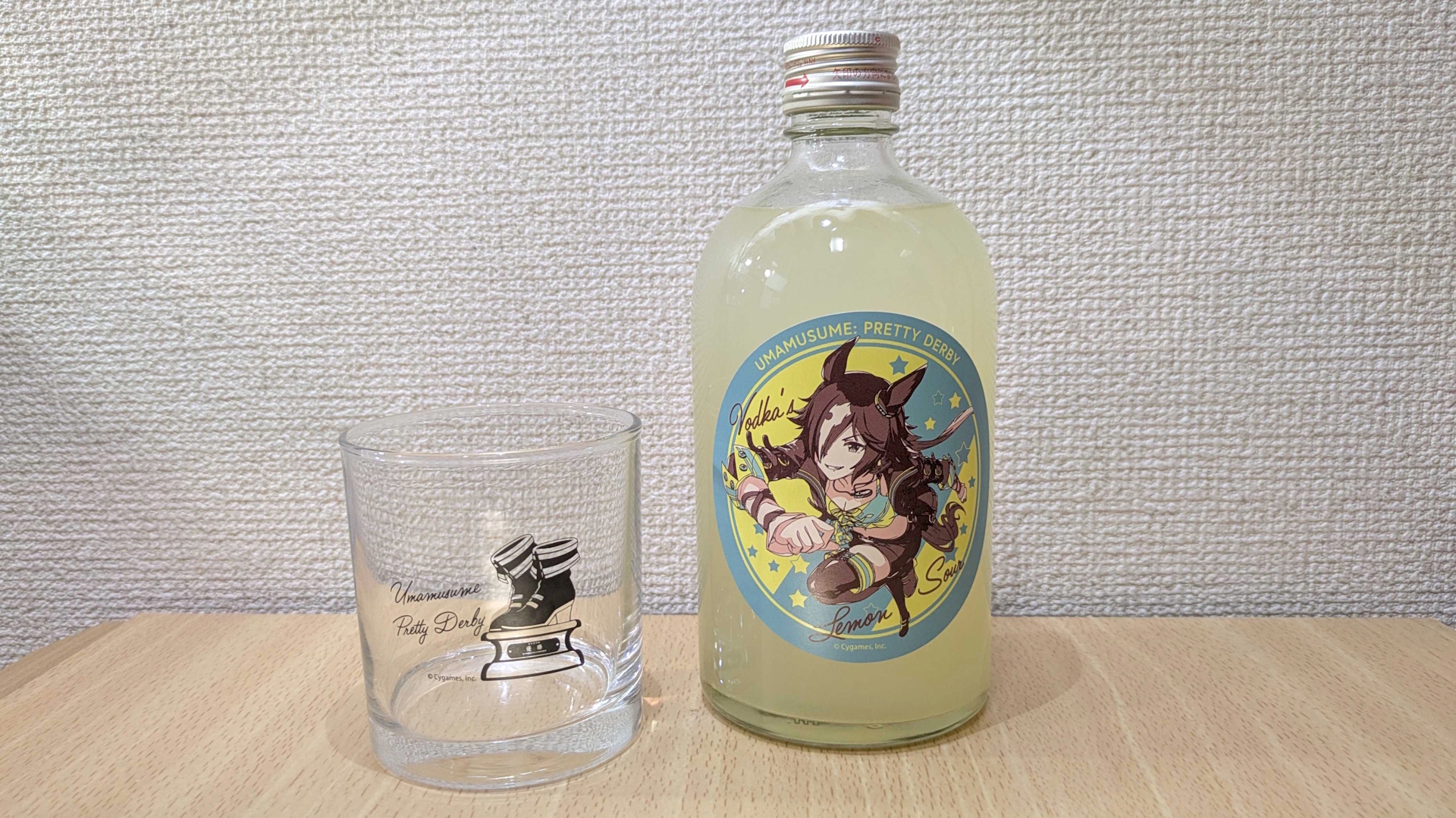 今回はサンプルとして外箱なしの「Vodka's Lemon Sour」本体とグラスをお借りした