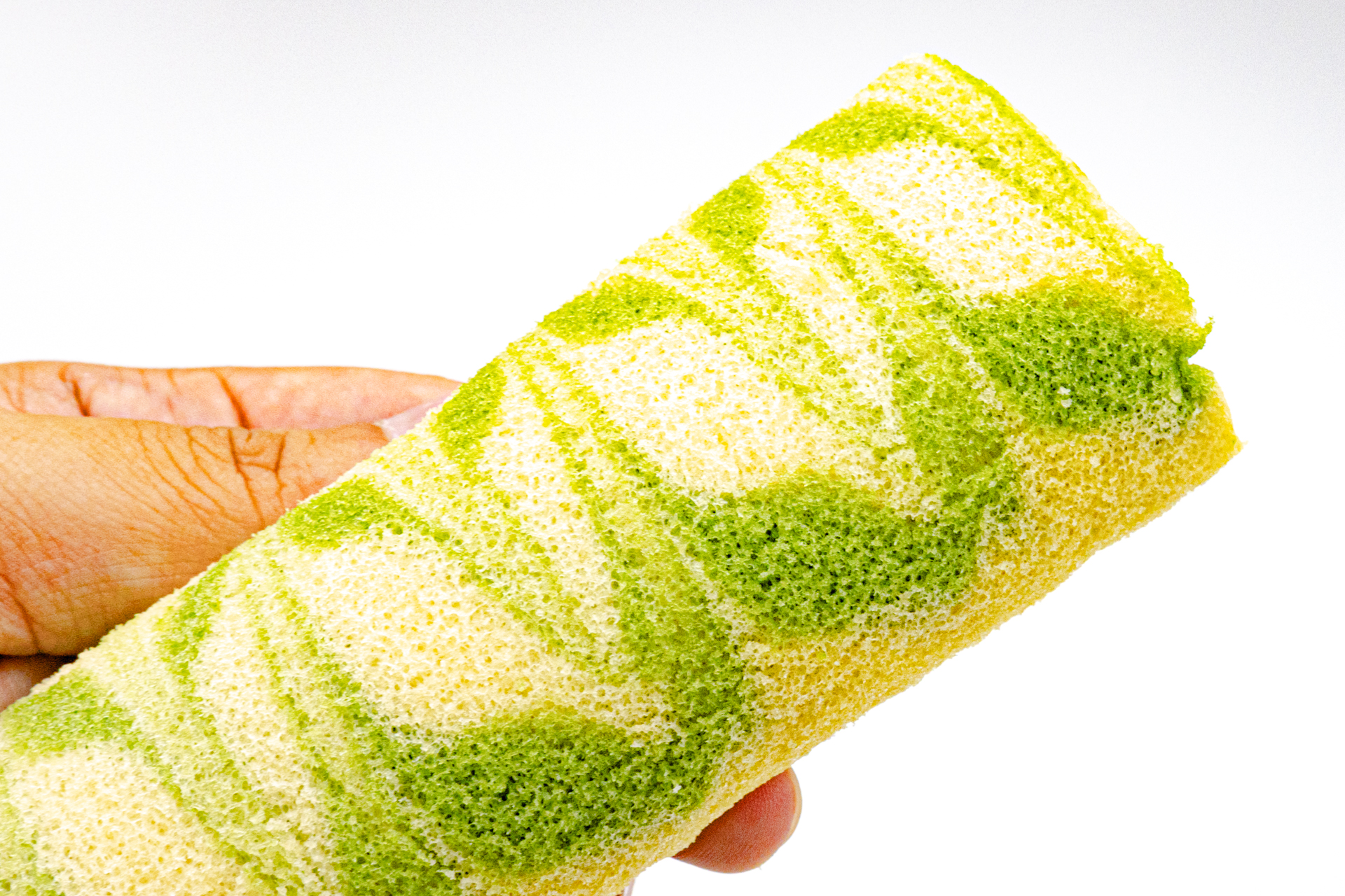 「はっぱカッターロールケーキ」は抹茶ミルククリーム味。しっかりとした甘みがありながらも軽い仕上がりでもたれない