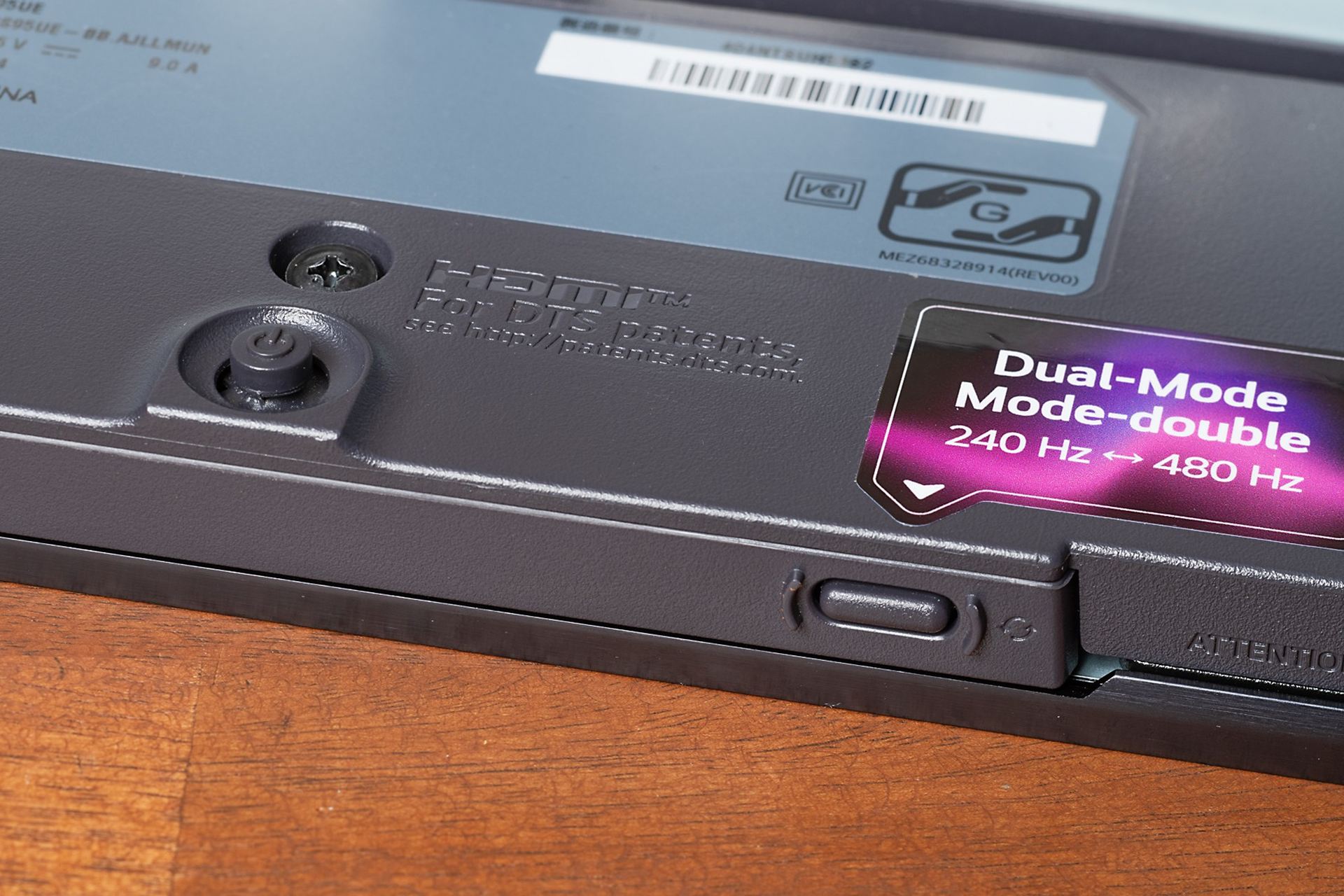 左のスティックがOSDを操作するためのOSDジョイスティックボタン、右のボタンがDual-Modeボタン