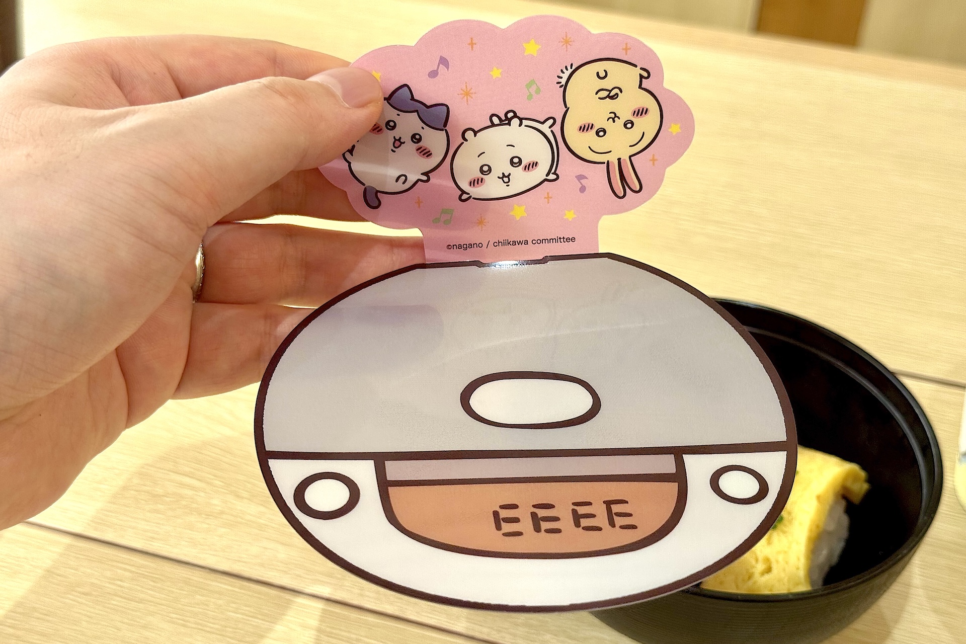 「無限白米湧きドコロ」をイメージした蓋が可愛い