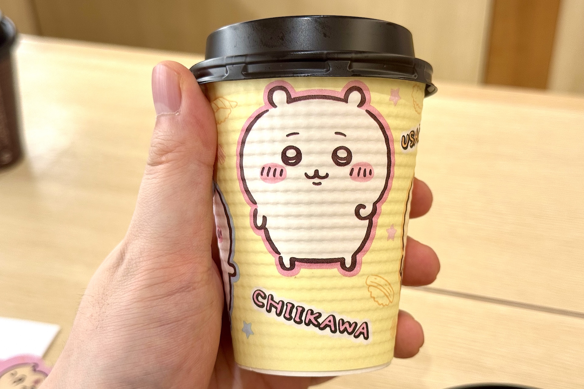 付いてくる「くら出汁」のカップも「ちいかわ」仕様に