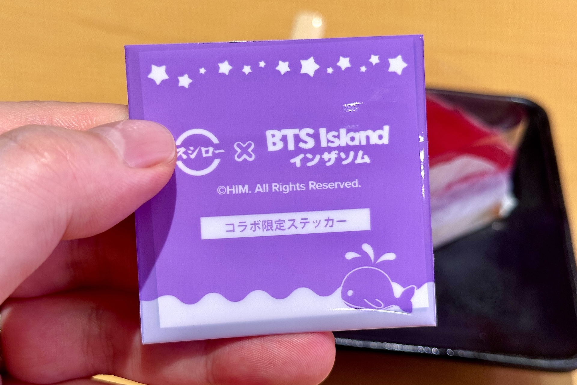 限定スイーツ注文時に1枚貰えるステッカーはブラインドパッケージで提供される