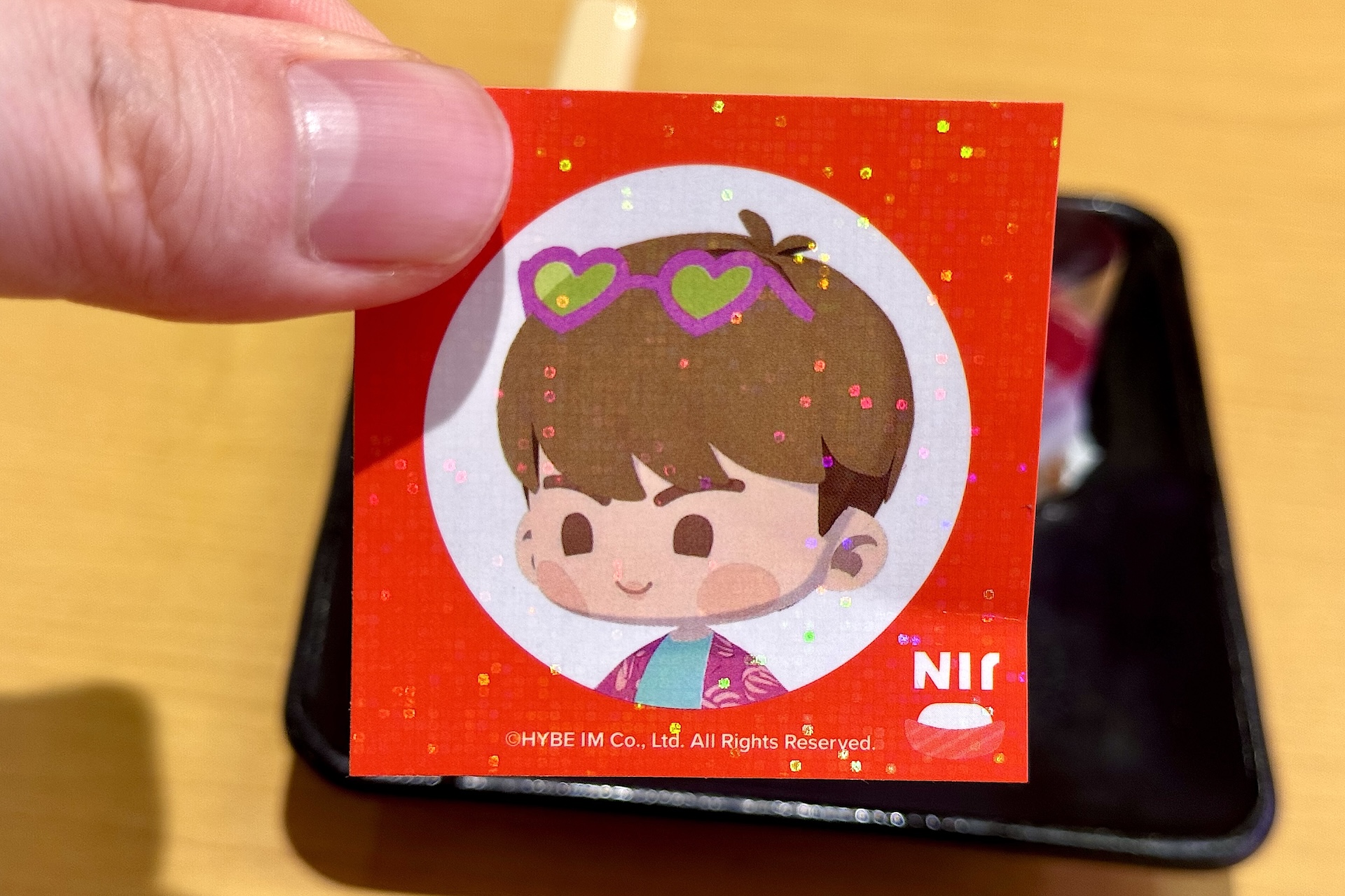 デフォルメキャラとポップでカラフルな色合いが良い感じだ