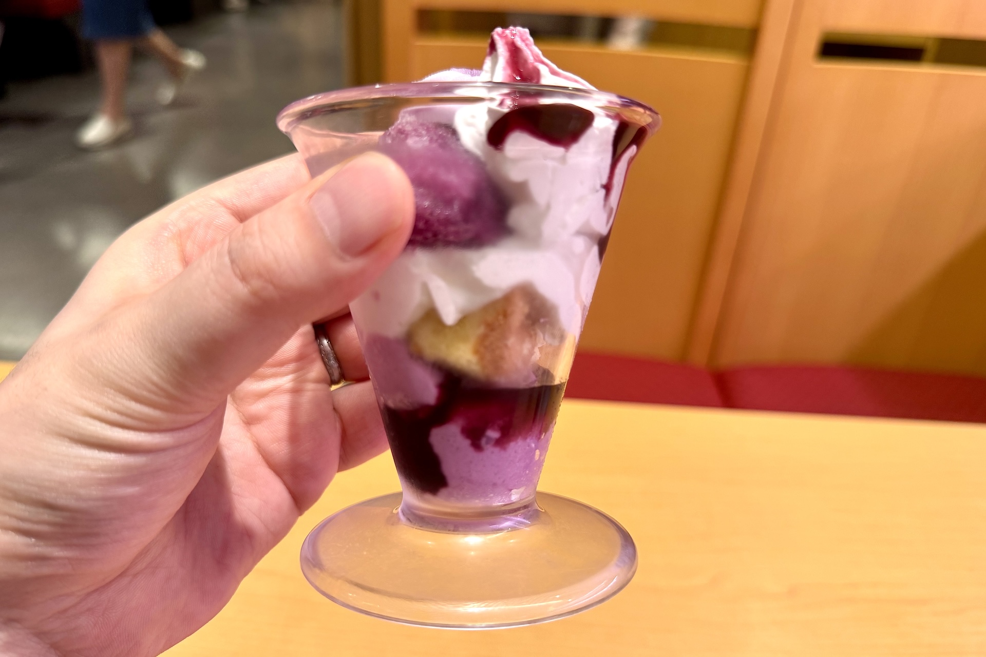 カップの底までトッピングがぎっしり！