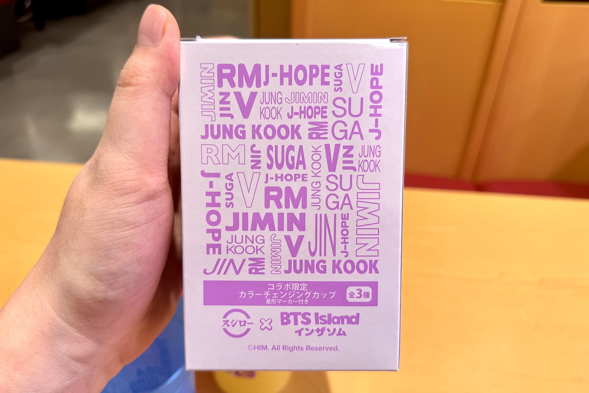 こちらはカップが入っている箱。ランダム提供となるため種類は選ぶことができない